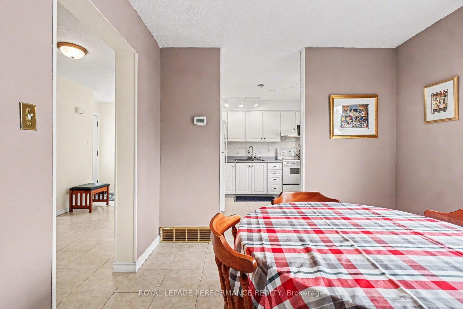 Photo 9 of 299 Mockingbird Drive, Ottawa, Chatelaine Village — HOMEH