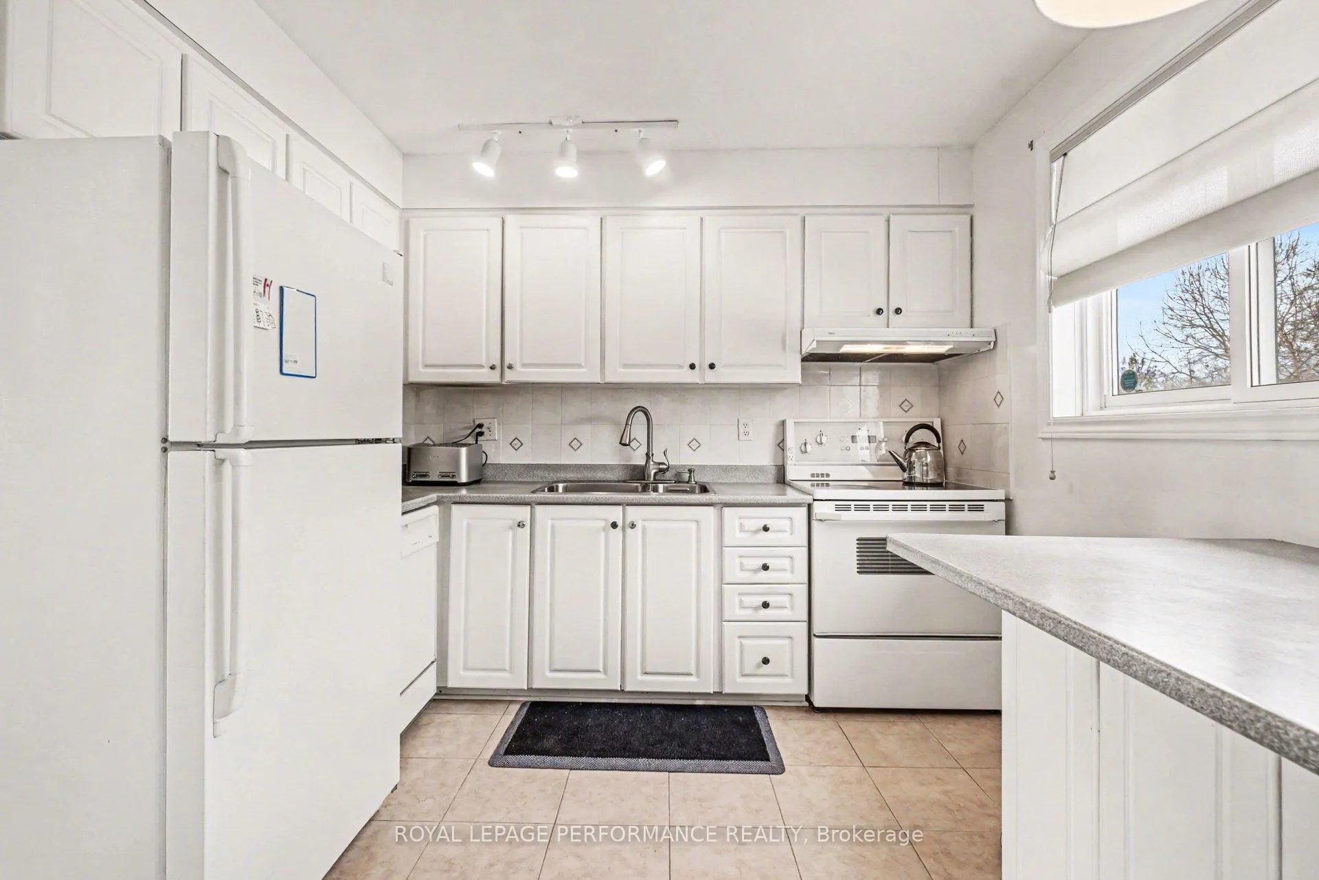 Photo 13 of 299 Mockingbird Drive, Ottawa, Chatelaine Village — HOMEH