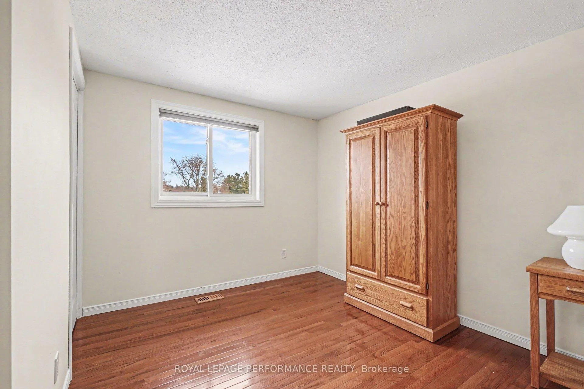 Photo 23 of 299 Mockingbird Drive, Ottawa, Chatelaine Village — HOMEH