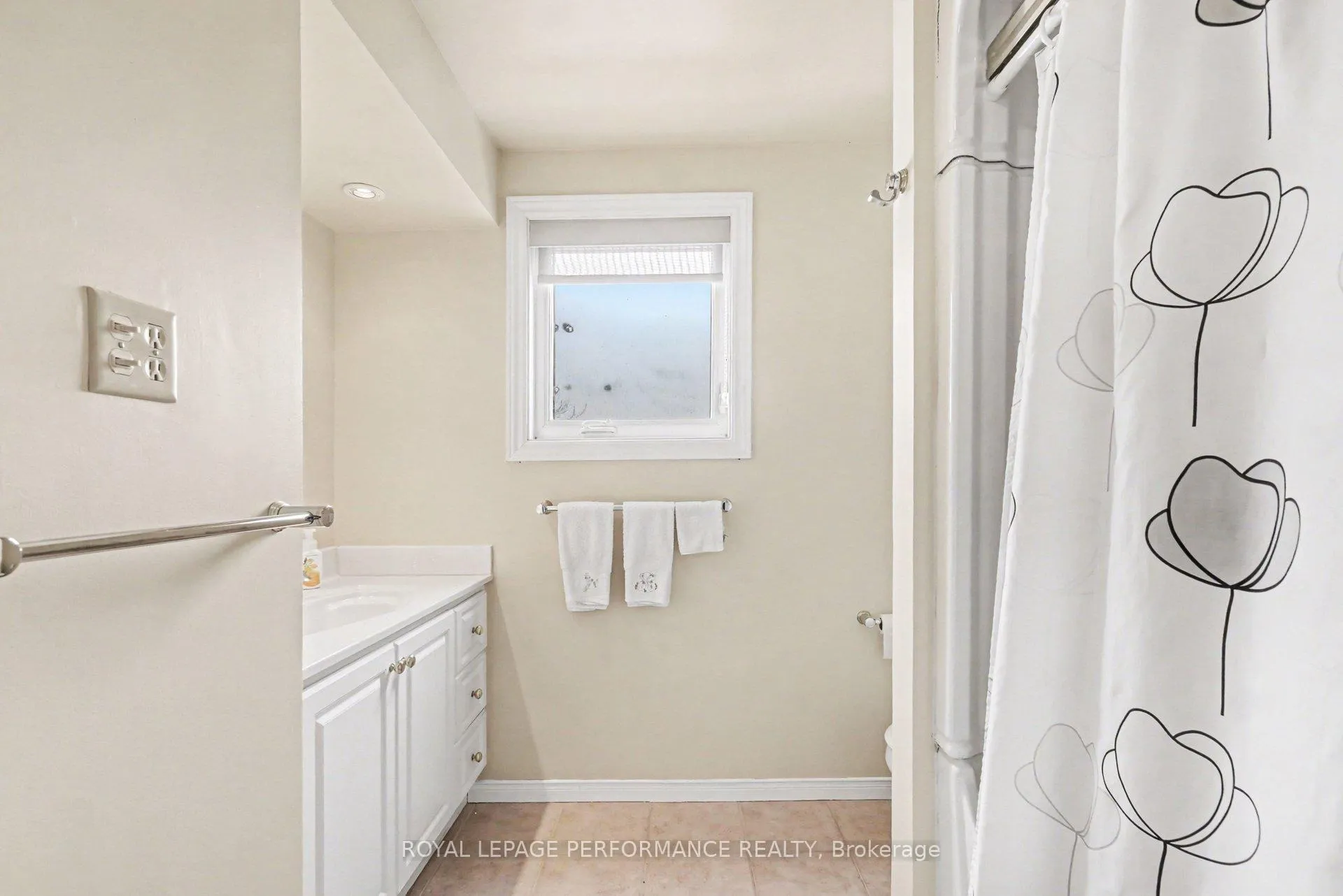 Photo 24 of 299 Mockingbird Drive, Ottawa, Chatelaine Village — HOMEH