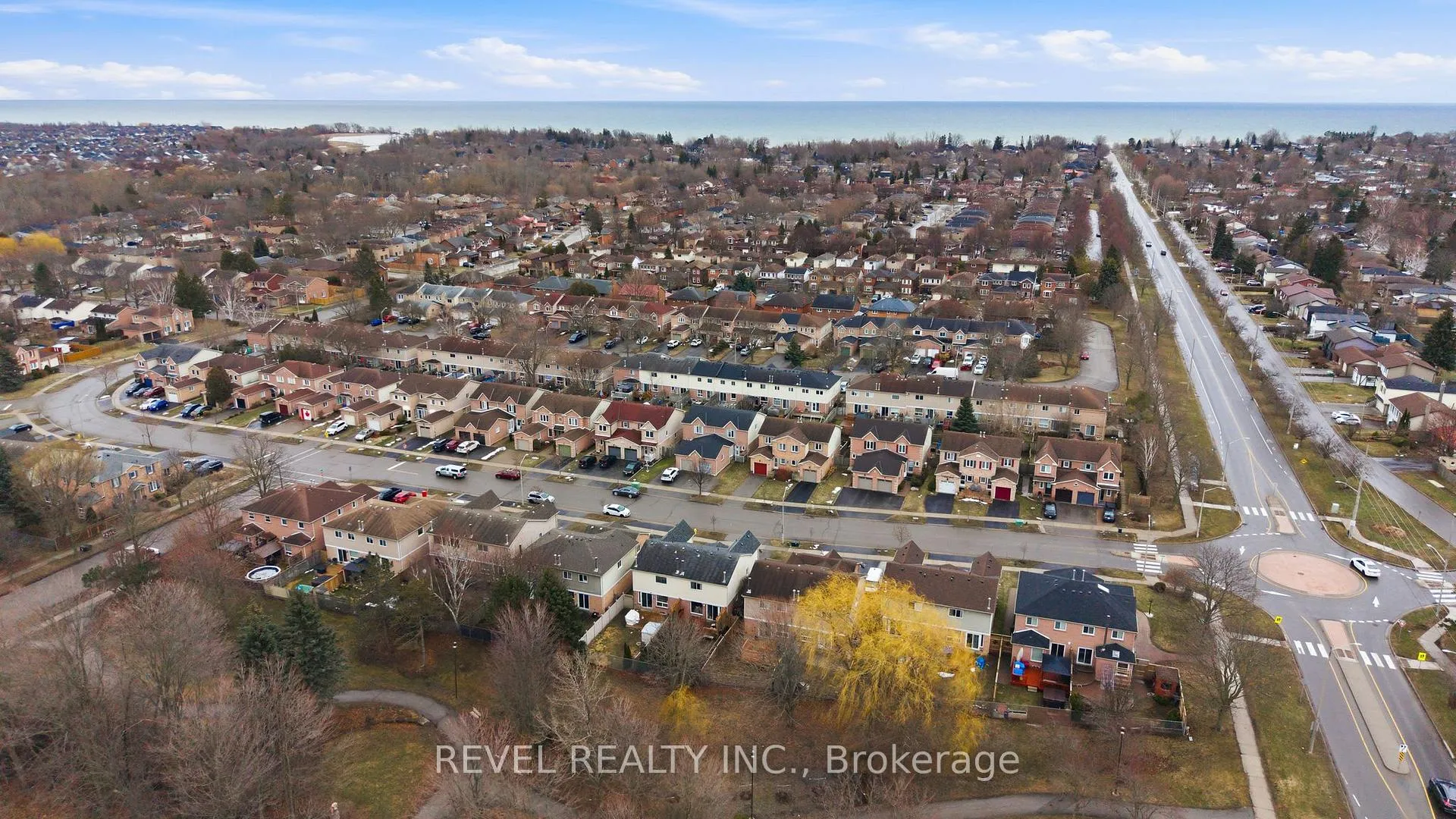 Photo 3 of 13 Rollo Drive, Ajax, South East — HOMEH