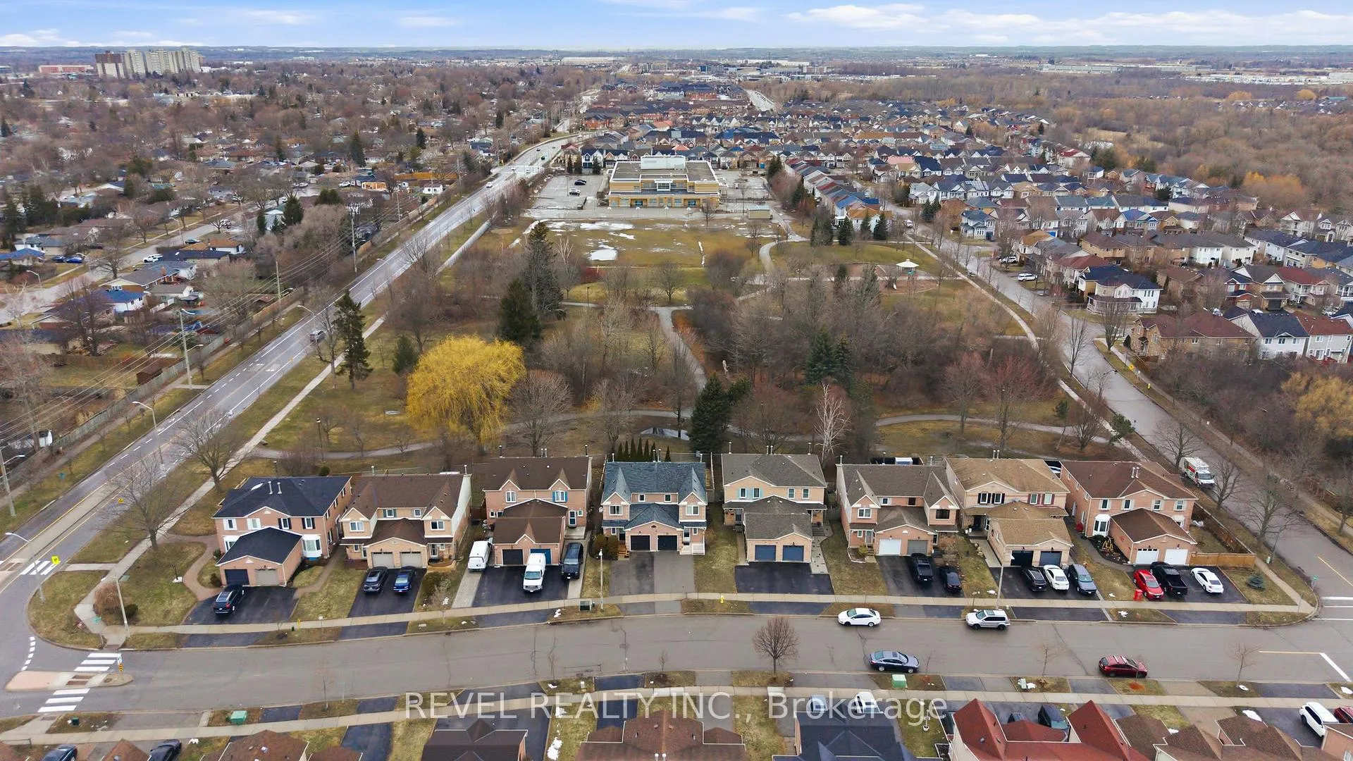 Photo 4 of 13 Rollo Drive, Ajax, South East — HOMEH