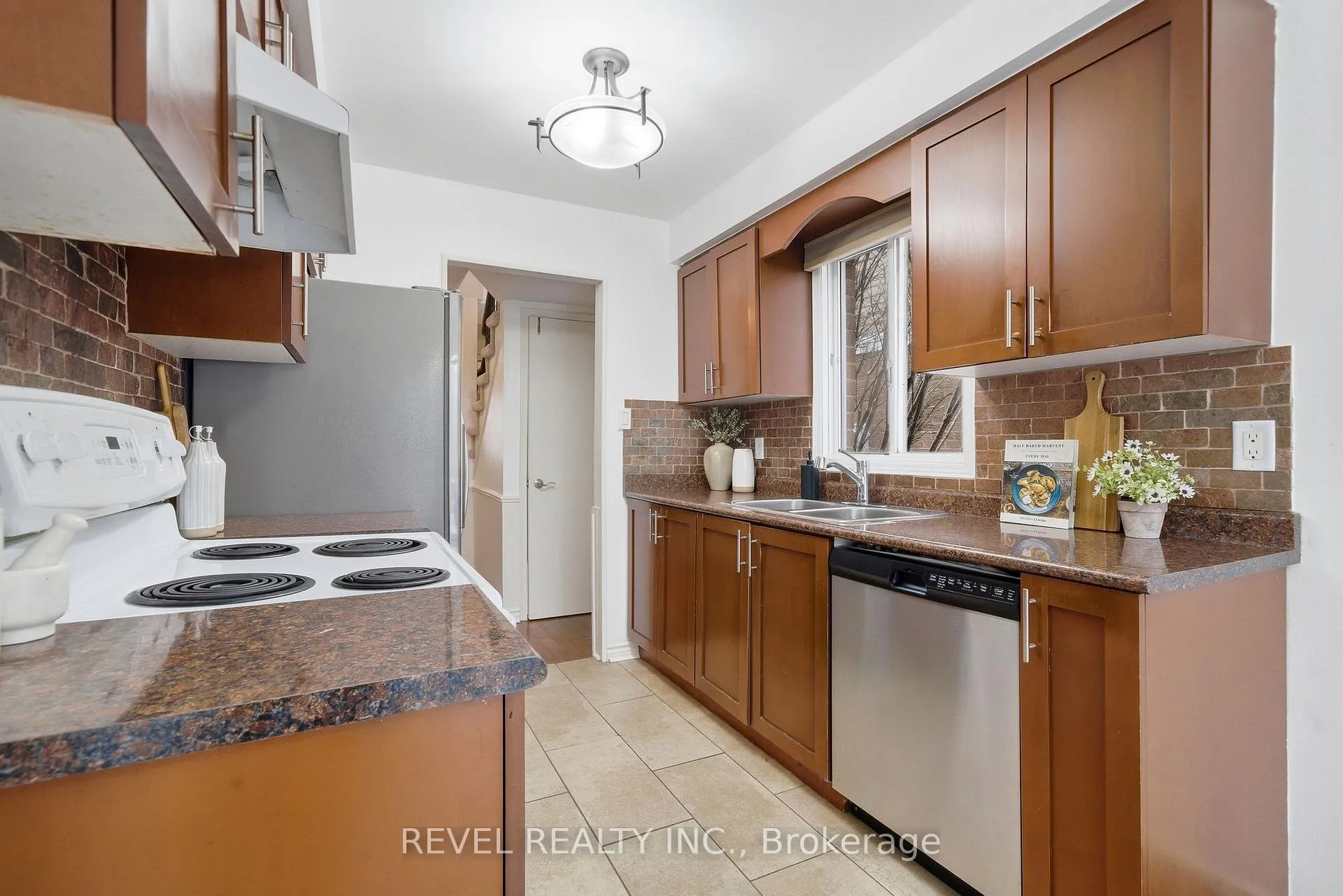 Photo 17 of 13 Rollo Drive, Ajax, South East — HOMEH