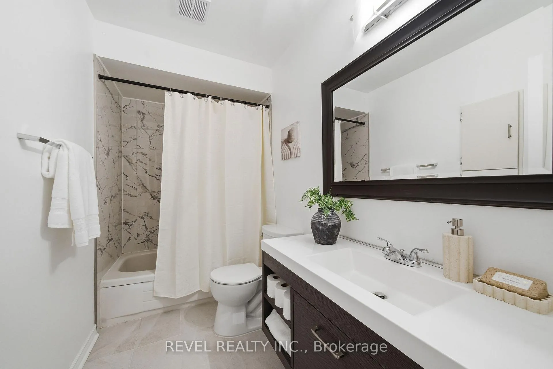 Photo 22 of 13 Rollo Drive, Ajax, South East — HOMEH