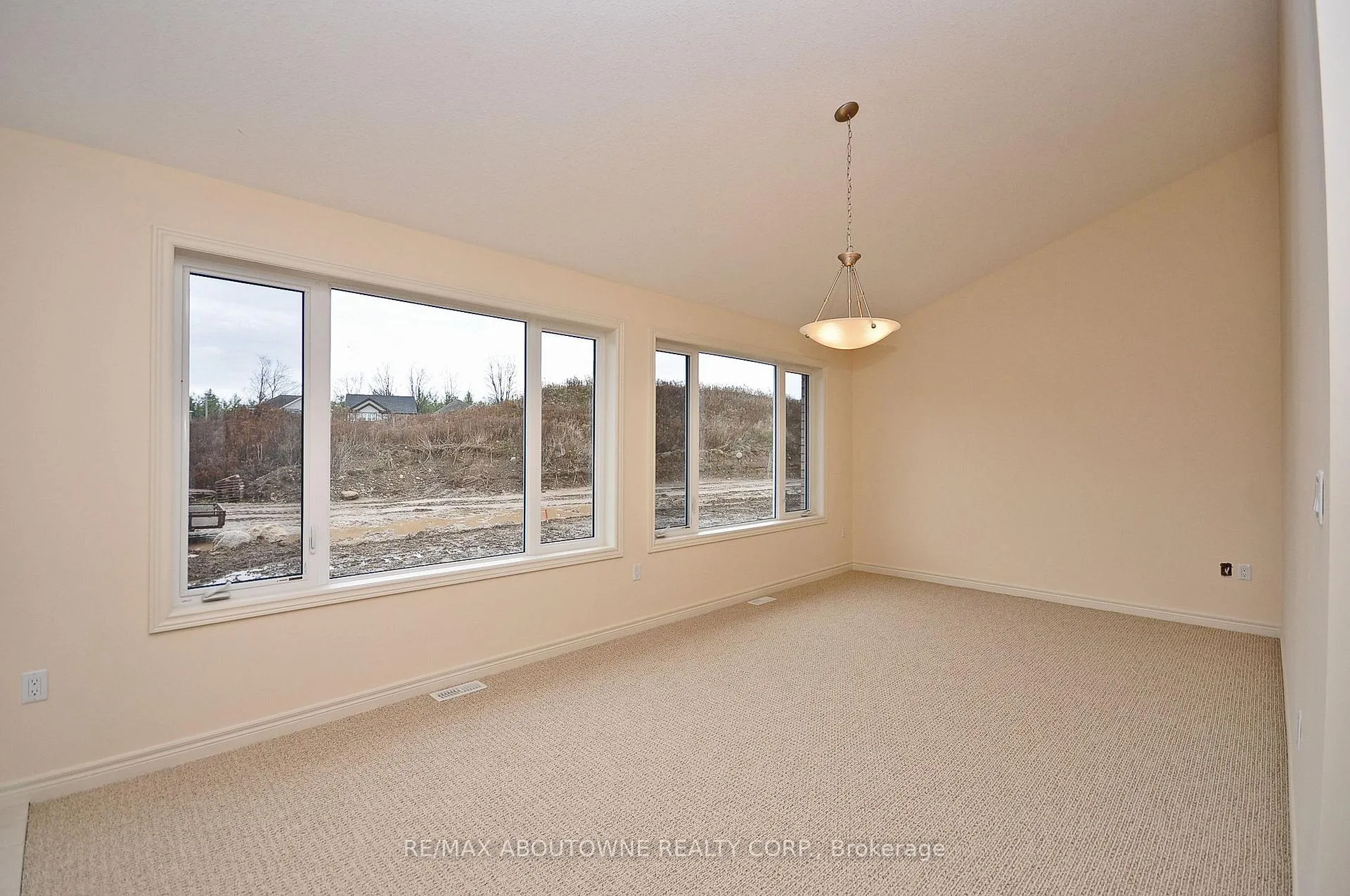 Photo 4 of Unit Upper, 31 Severn Drive, Guelph, Grange Road — HOMEH