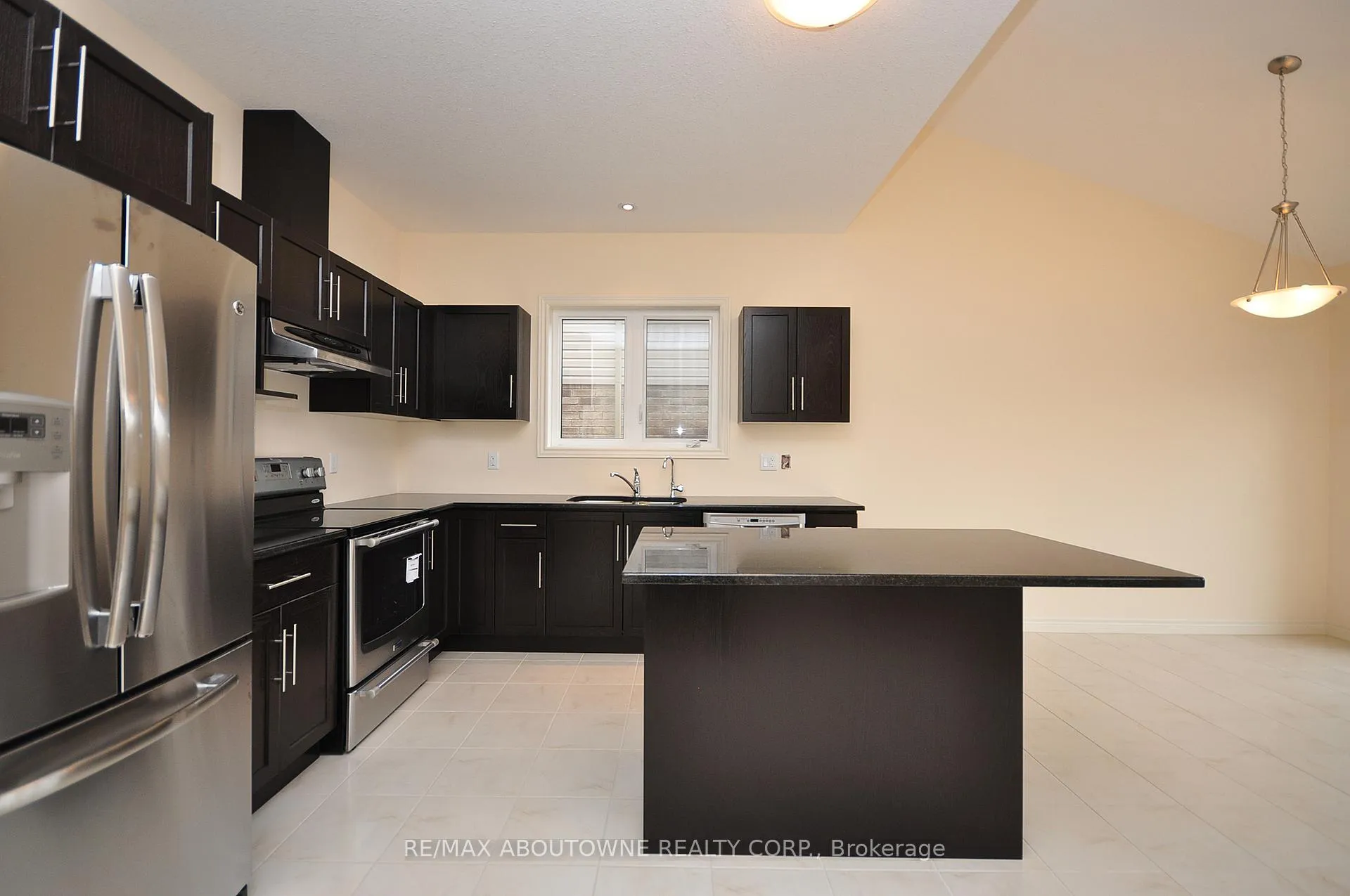 Photo 8 of Unit Upper, 31 Severn Drive, Guelph, Grange Road — HOMEH