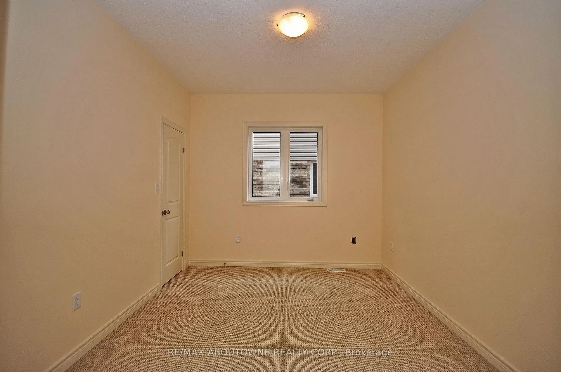 Photo 13 of Unit Upper, 31 Severn Drive, Guelph, Grange Road — HOMEH