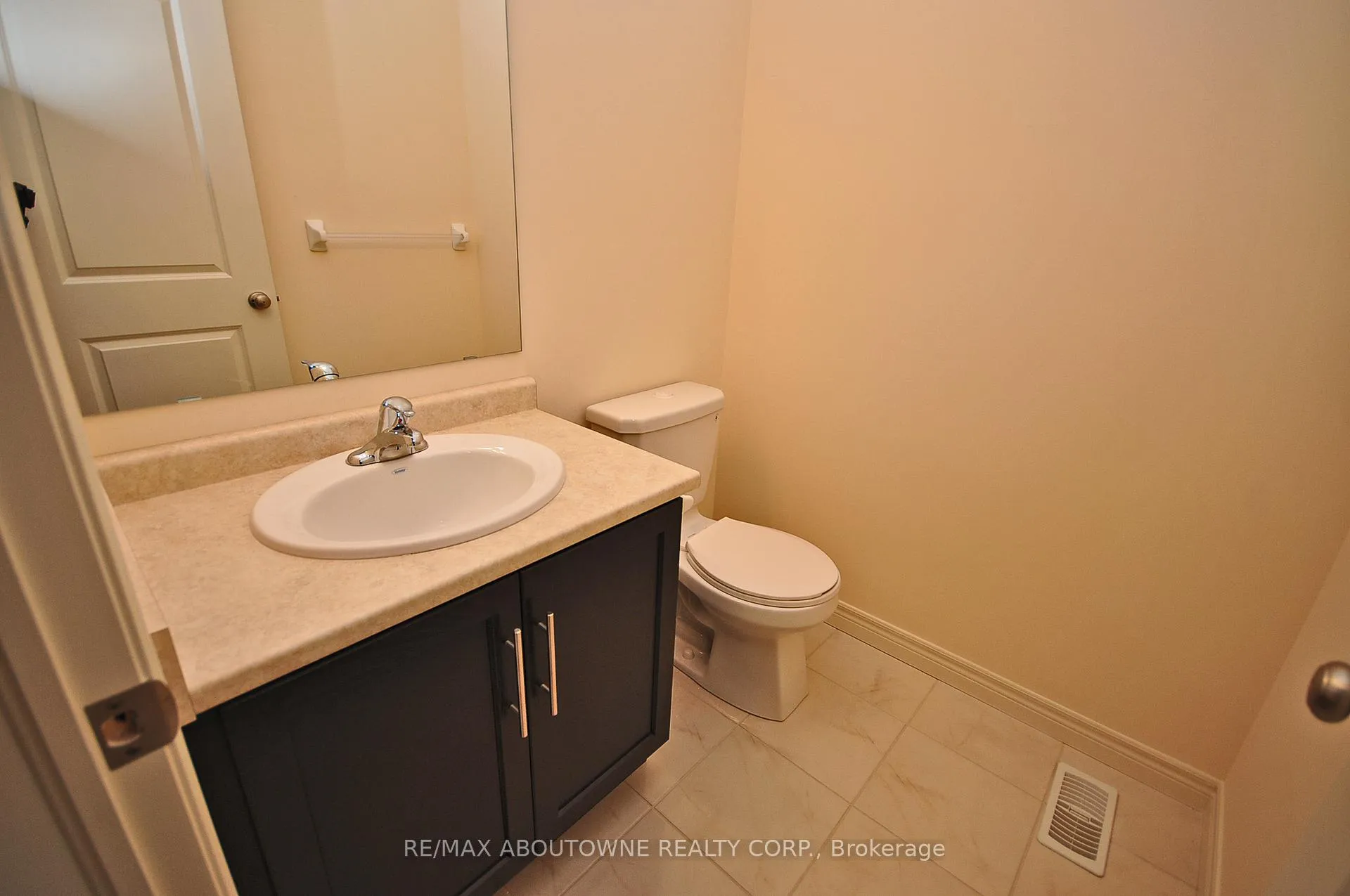 Photo 15 of Unit Upper, 31 Severn Drive, Guelph, Grange Road — HOMEH