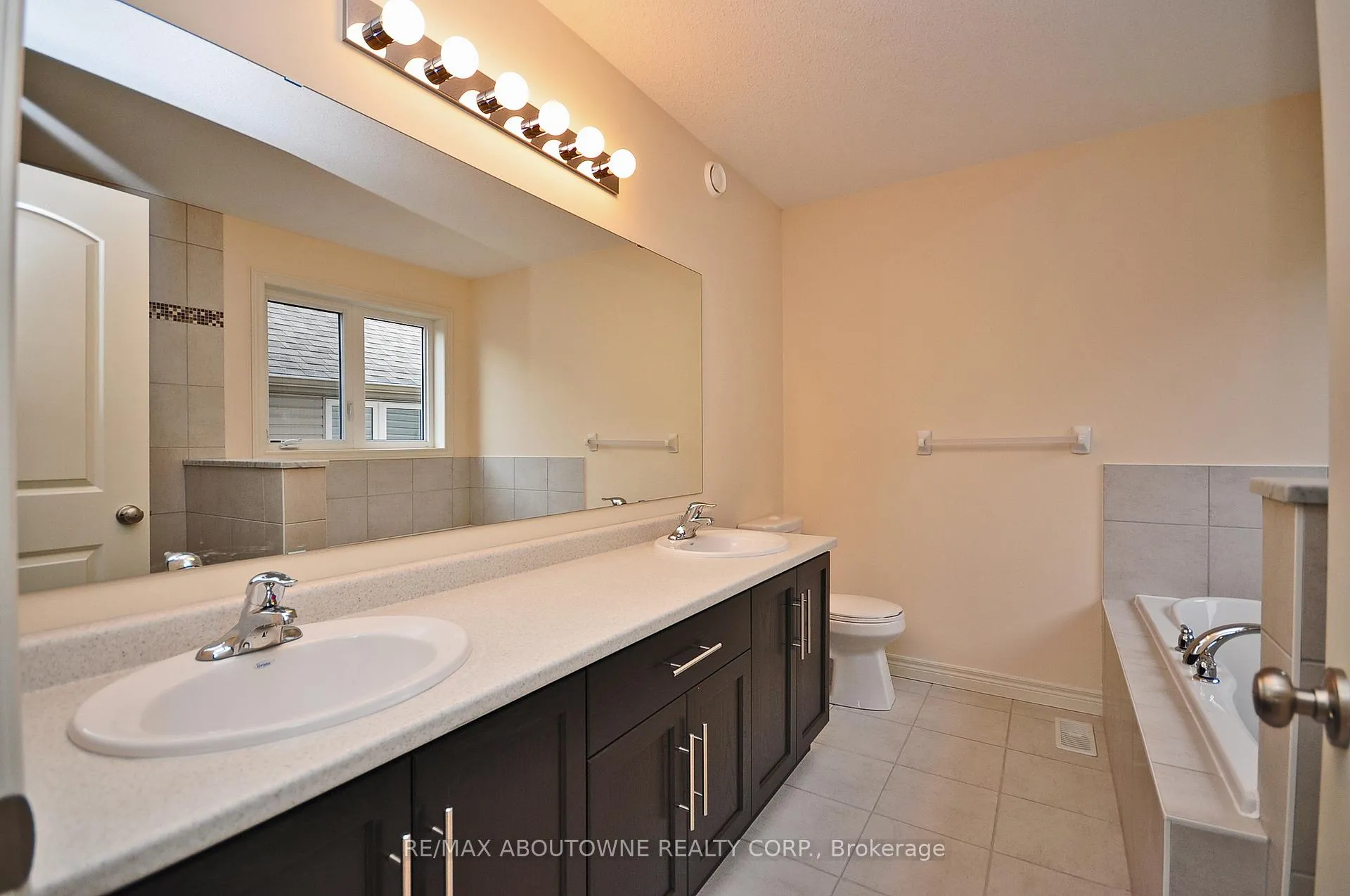 Photo 20 of Unit Upper, 31 Severn Drive, Guelph, Grange Road — HOMEH