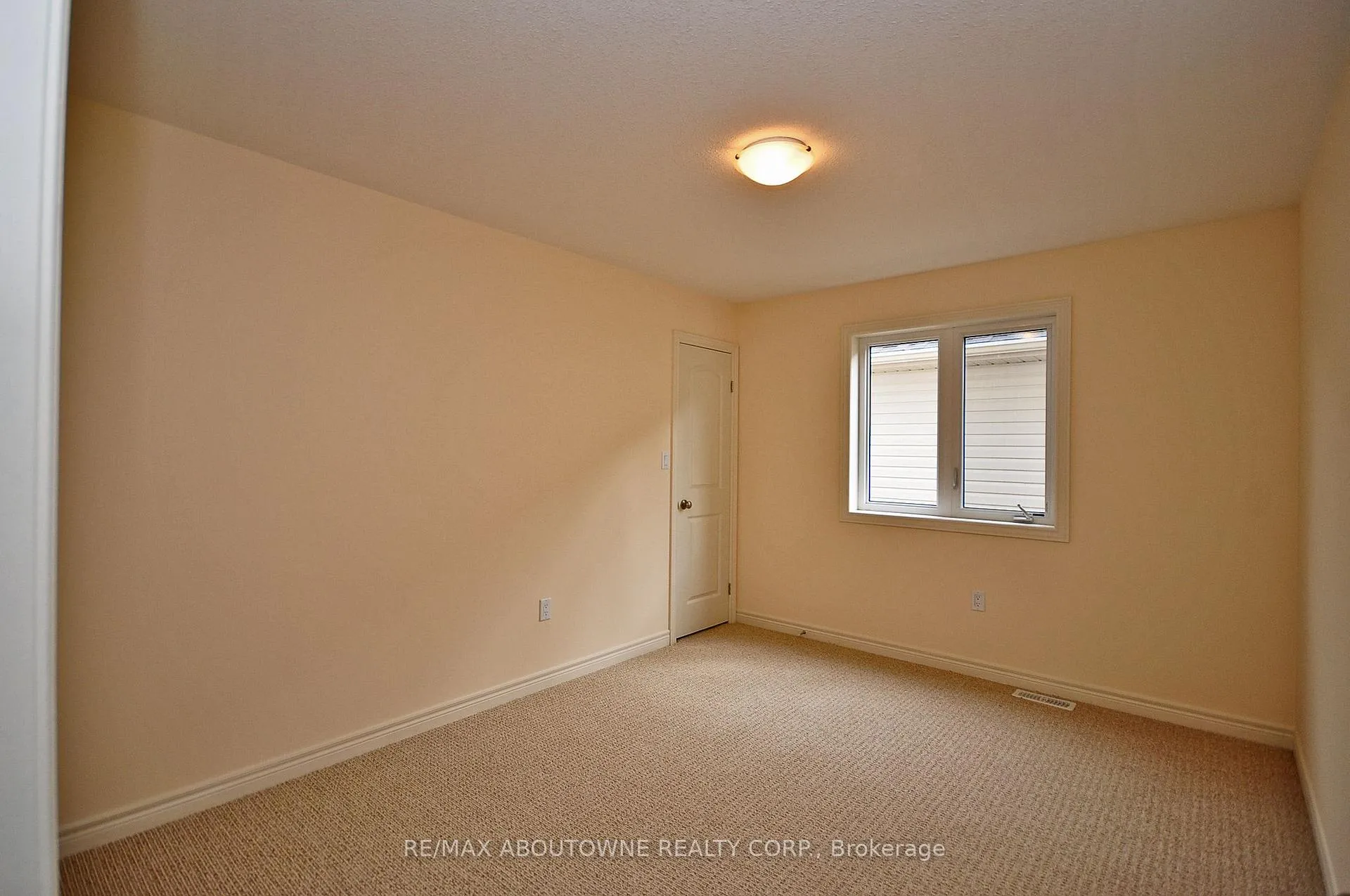 Photo 26 of Unit Upper, 31 Severn Drive, Guelph, Grange Road — HOMEH