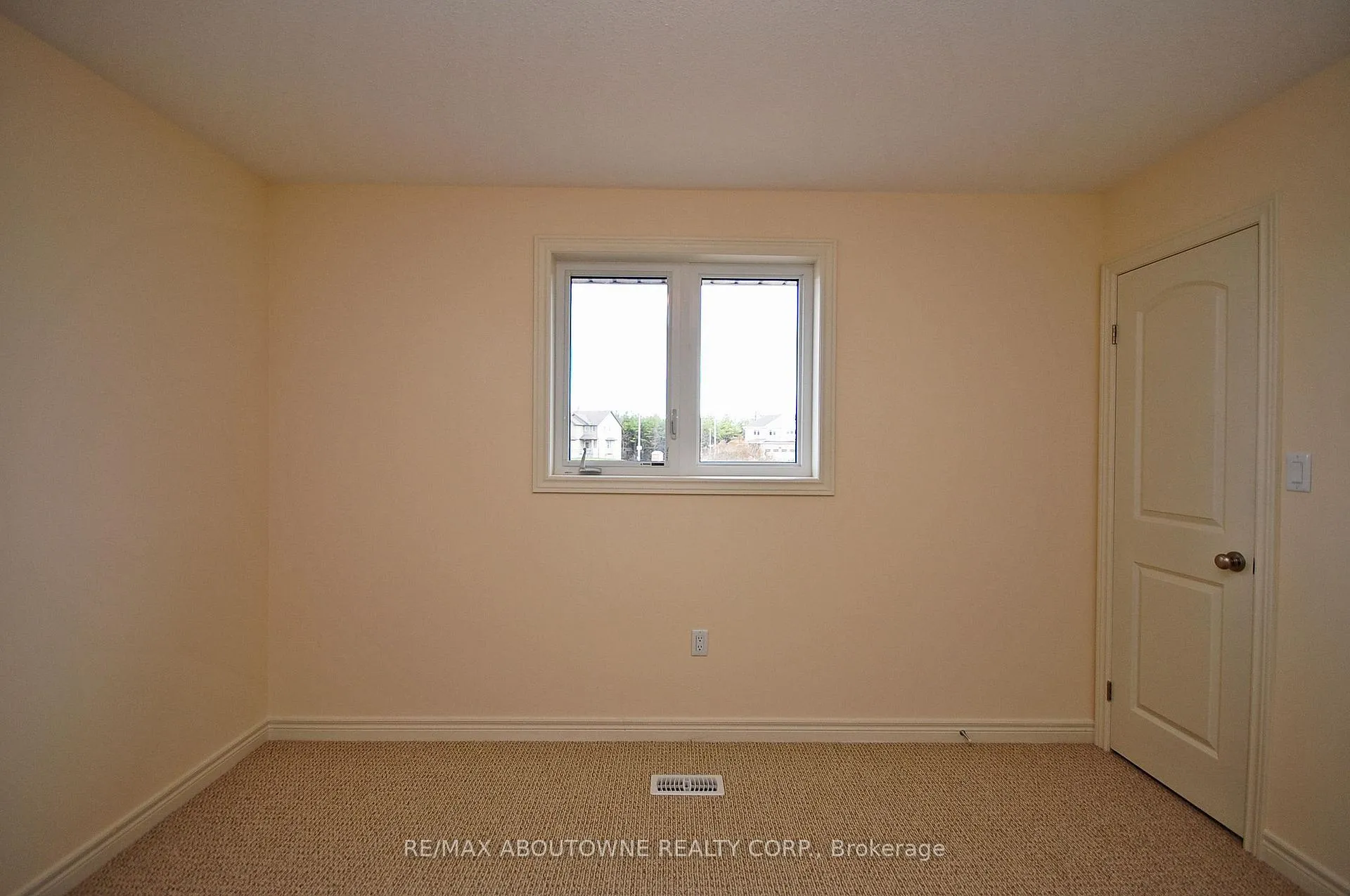 Photo 29 of Unit Upper, 31 Severn Drive, Guelph, Grange Road — HOMEH