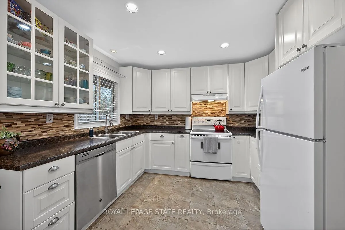 Photo 10 of 33 Abraham Drive, St. Catharines, Lakeshore — HOMEH