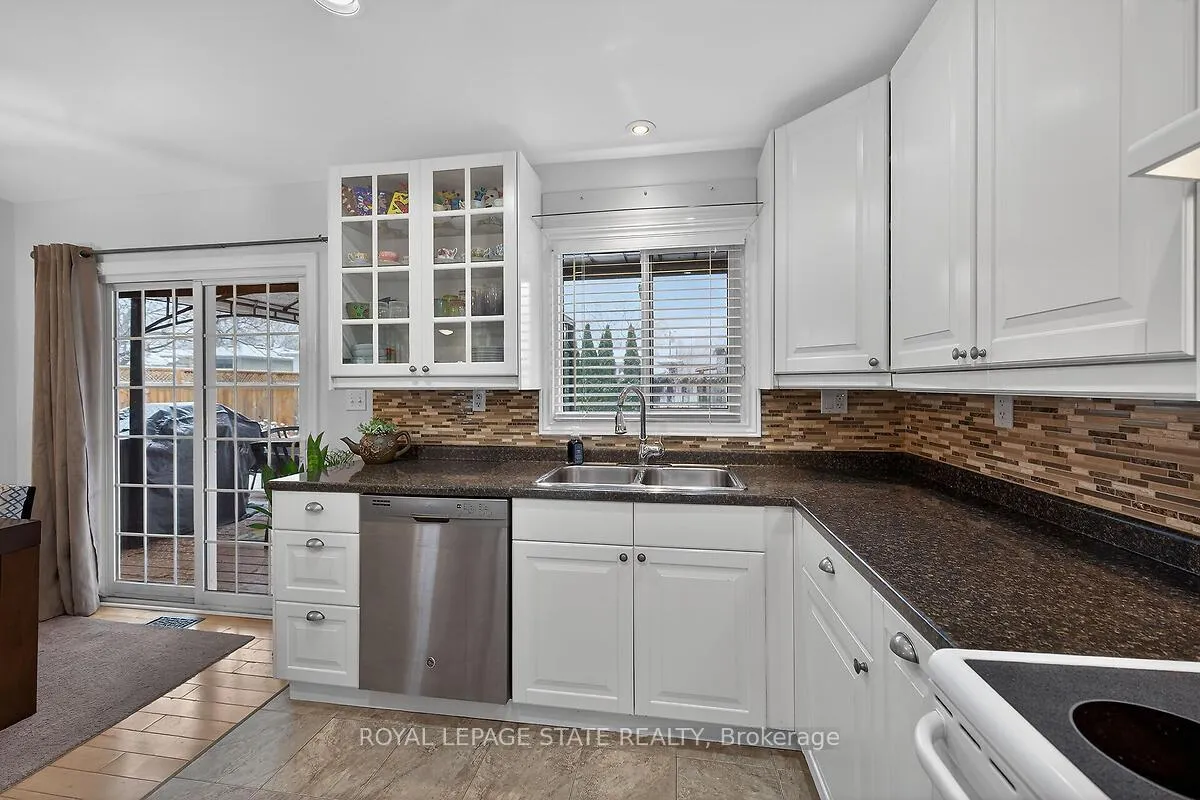 Photo 11 of 33 Abraham Drive, St. Catharines, Lakeshore — HOMEH