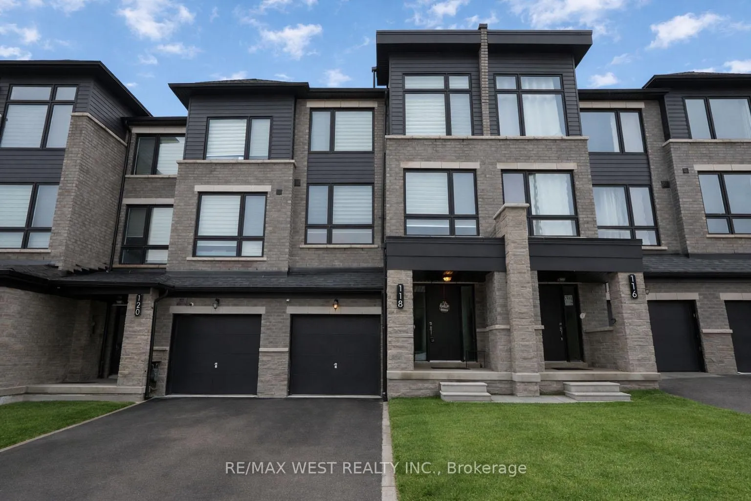 Photo 1 of 118 Blue Forest Crescent, Barrie, Innis-Shore — HOMEH