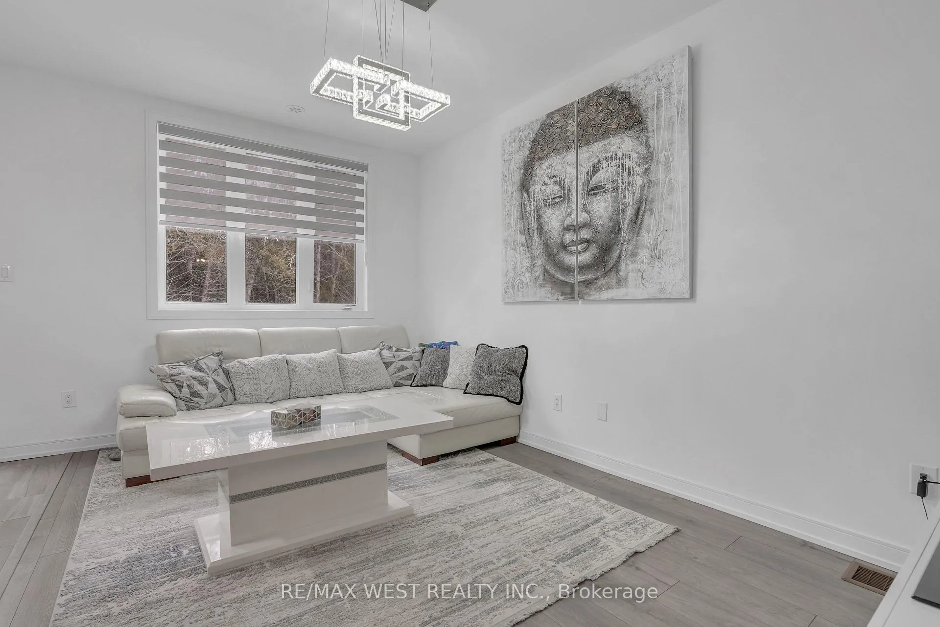 Photo 3 of 118 Blue Forest Crescent, Barrie, Innis-Shore — HOMEH