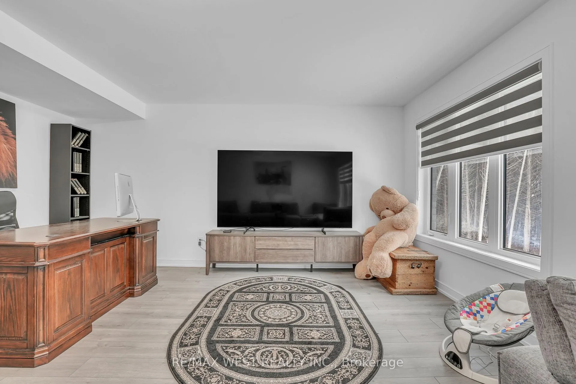 Photo 10 of 118 Blue Forest Crescent, Barrie, Innis-Shore — HOMEH