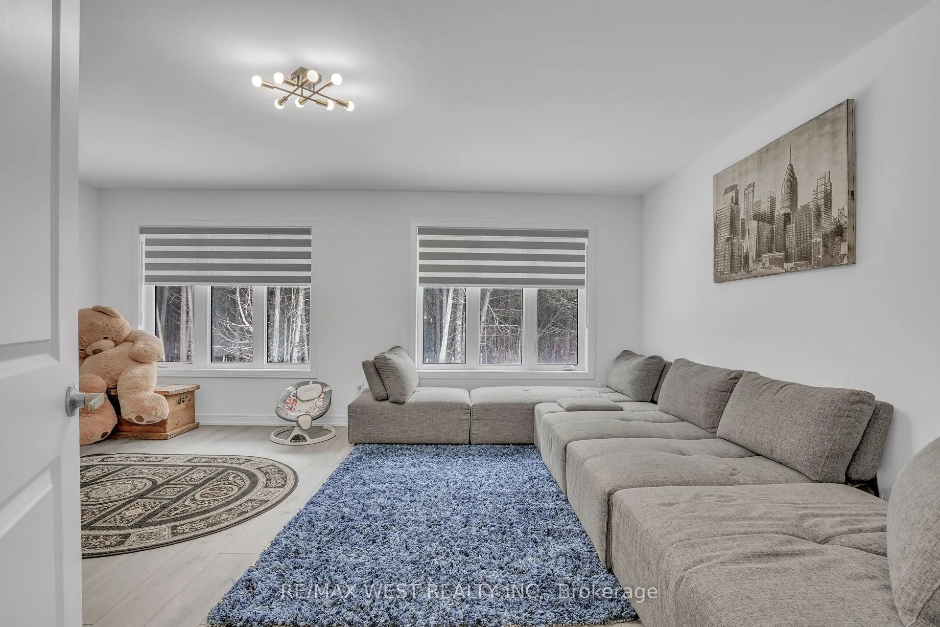 Photo 11 of 118 Blue Forest Crescent, Barrie, Innis-Shore — HOMEH