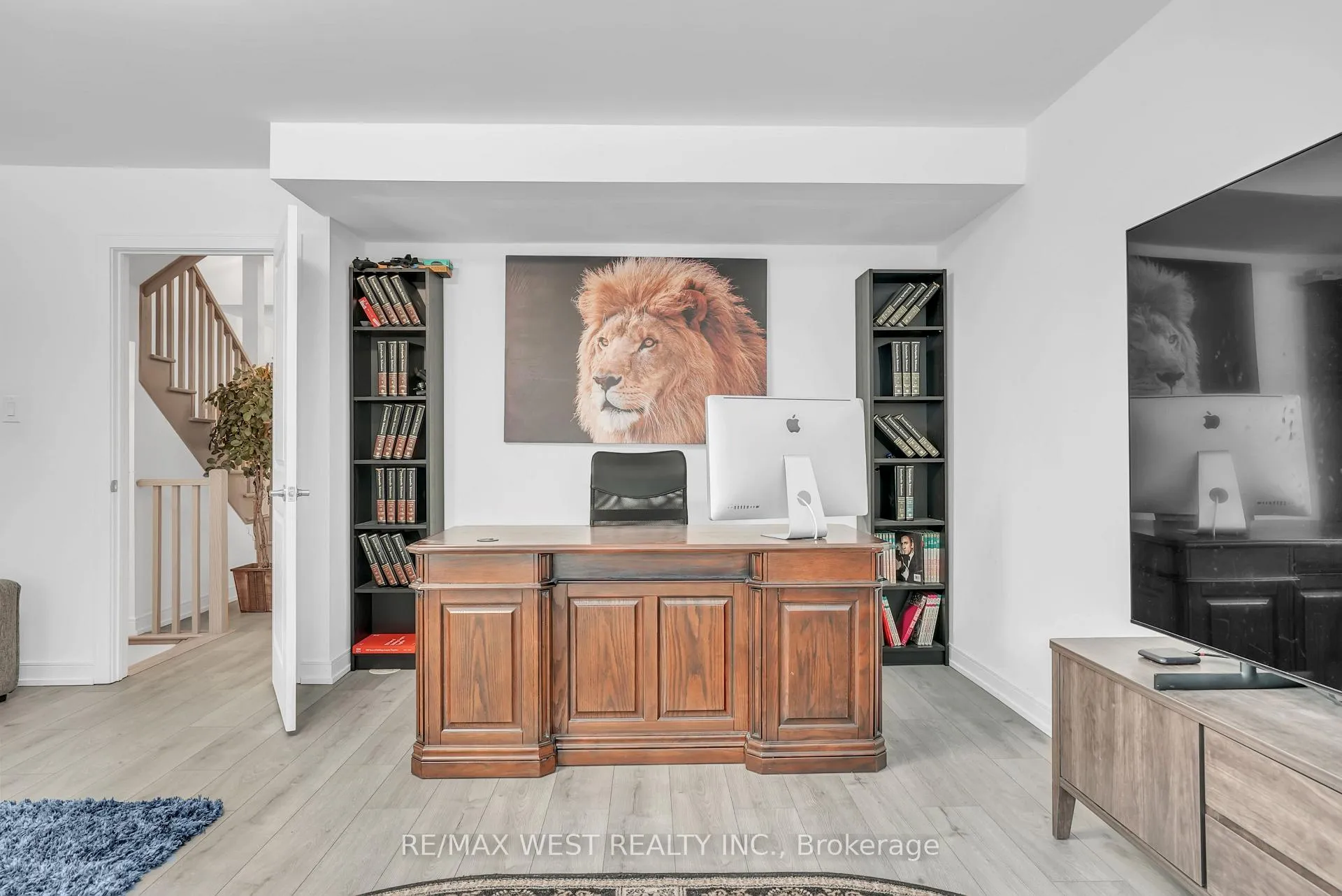 Photo 12 of 118 Blue Forest Crescent, Barrie, Innis-Shore — HOMEH