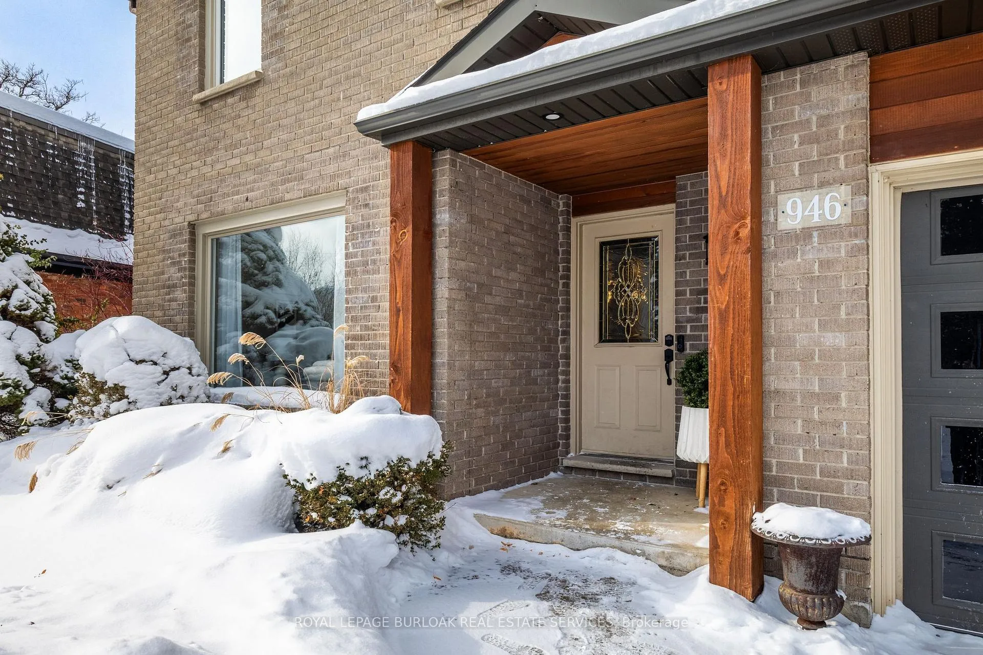 Photo 3 of 946 Nora Drive, Burlington, LaSalle — HOMEH