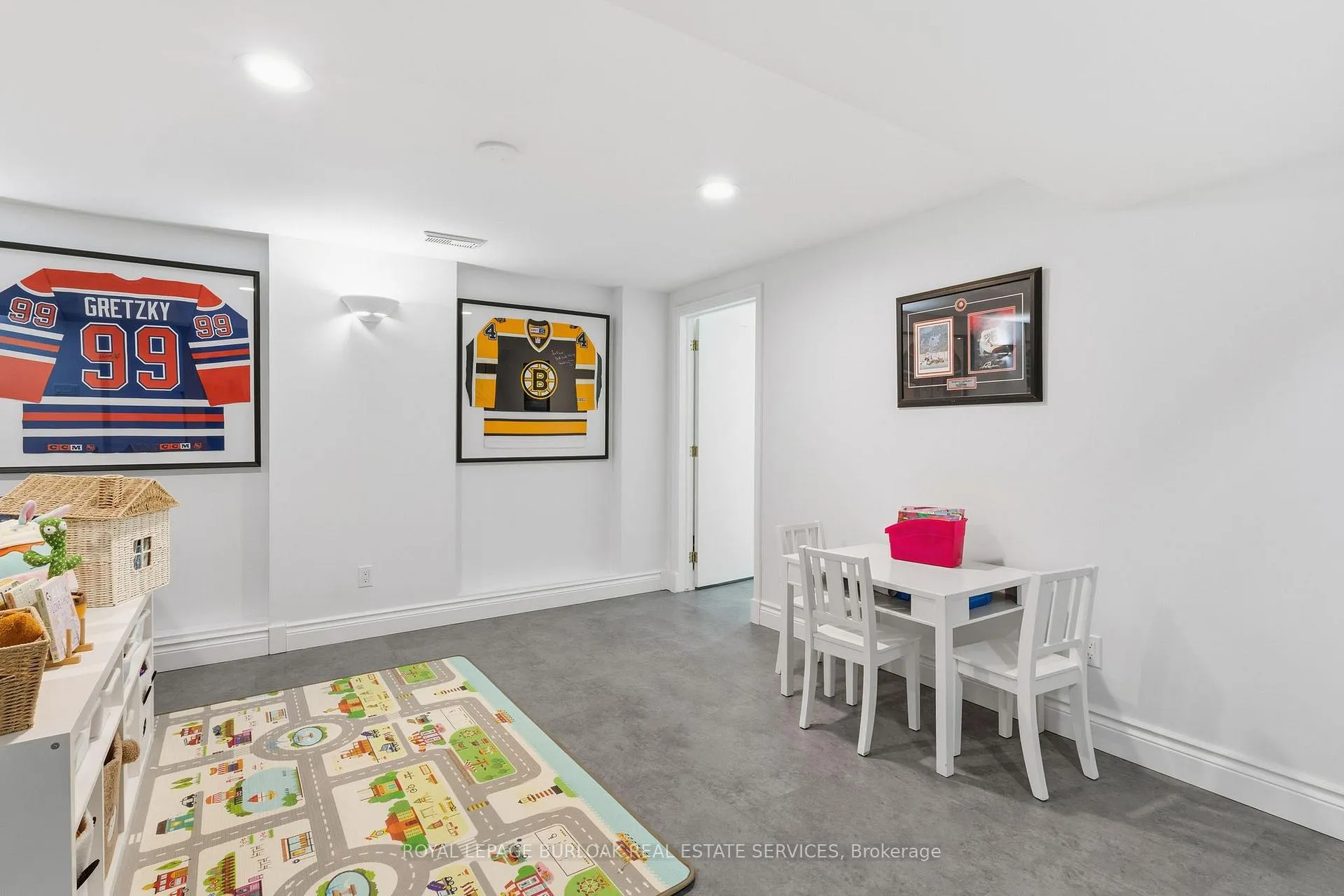 Photo 26 of 946 Nora Drive, Burlington, LaSalle — HOMEH