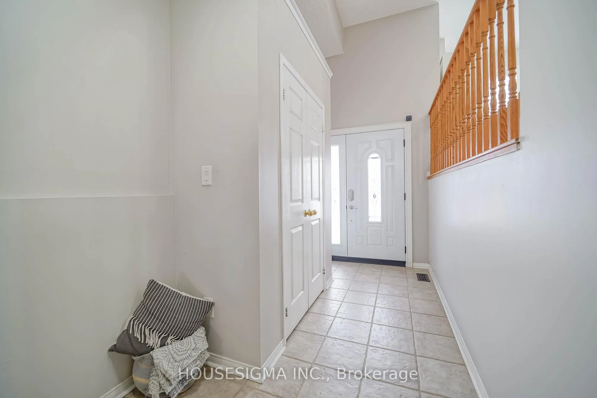Photo 8 of 28 Kilgannon Avenue, Clarington, Courtice — HOMEH