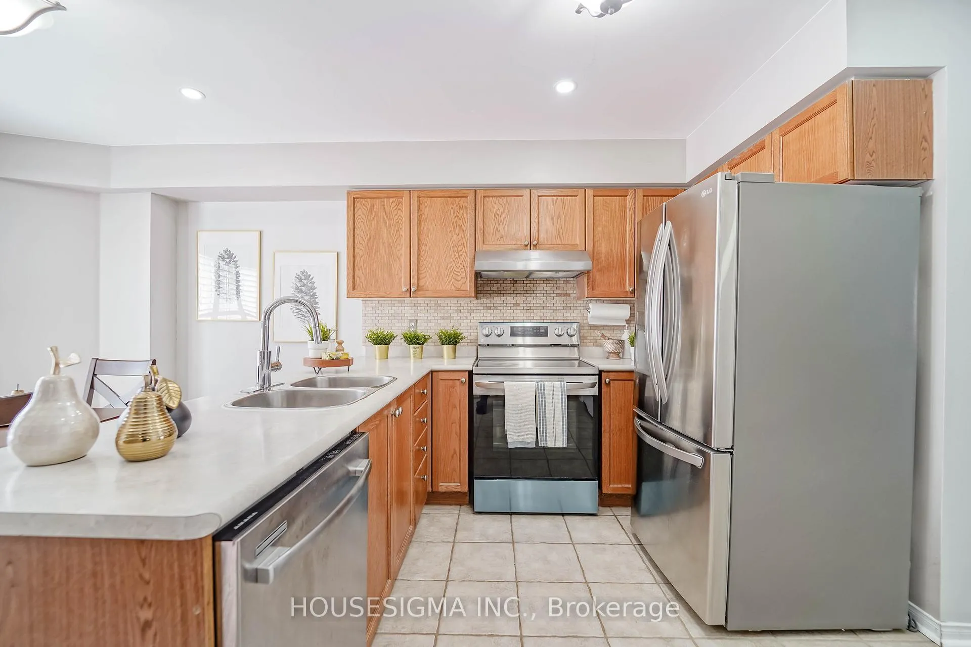 Photo 17 of 28 Kilgannon Avenue, Clarington, Courtice — HOMEH