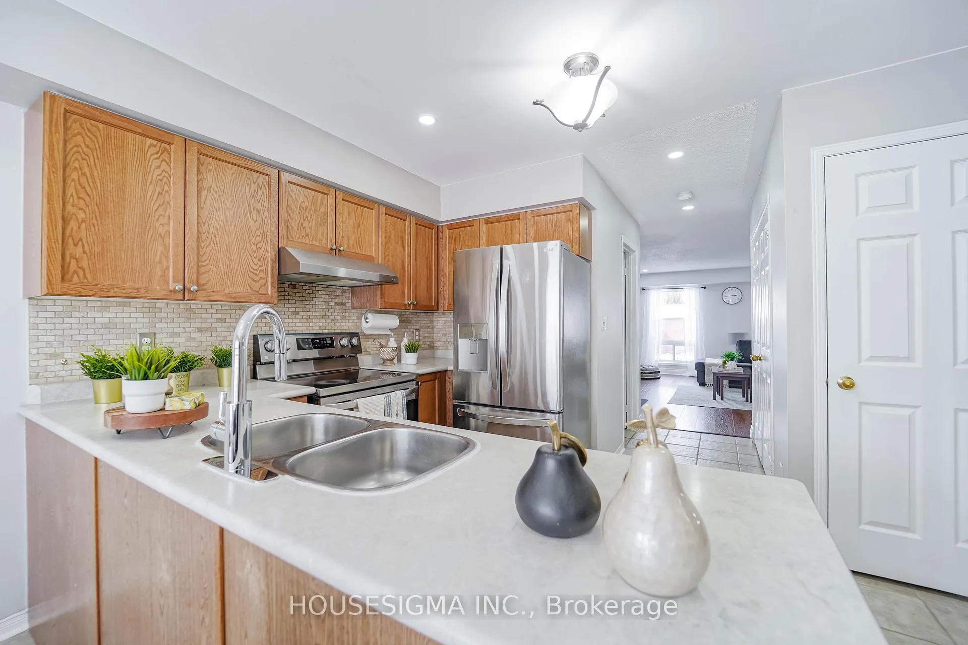 Photo 19 of 28 Kilgannon Avenue, Clarington, Courtice — HOMEH