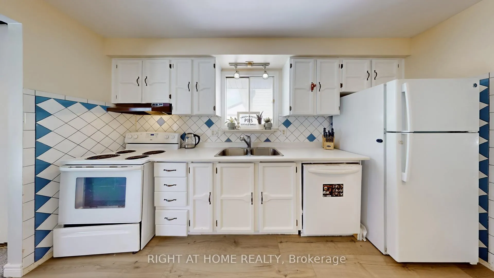 Photo 10 of 1265 Sunnybrae Crescent, Oshawa, Donevan — HOMEH