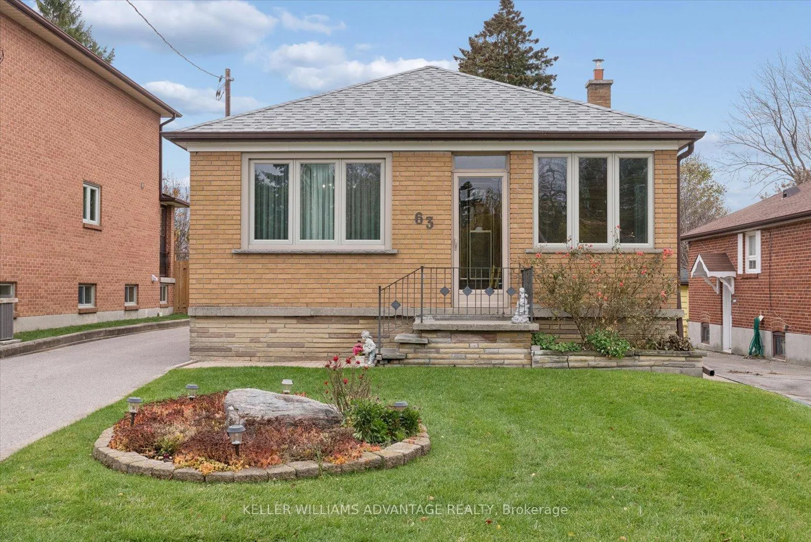 Photo 2 of 63 Boem Avenue, Scarborough, Wexford-Maryvale — HOMEH