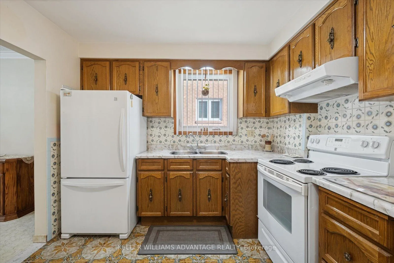 Photo 8 of 63 Boem Avenue, Scarborough, Wexford-Maryvale — HOMEH