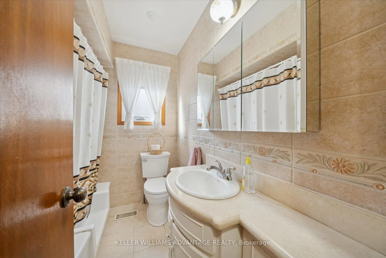 Photo 13 of 63 Boem Avenue, Scarborough, Wexford-Maryvale — HOMEH