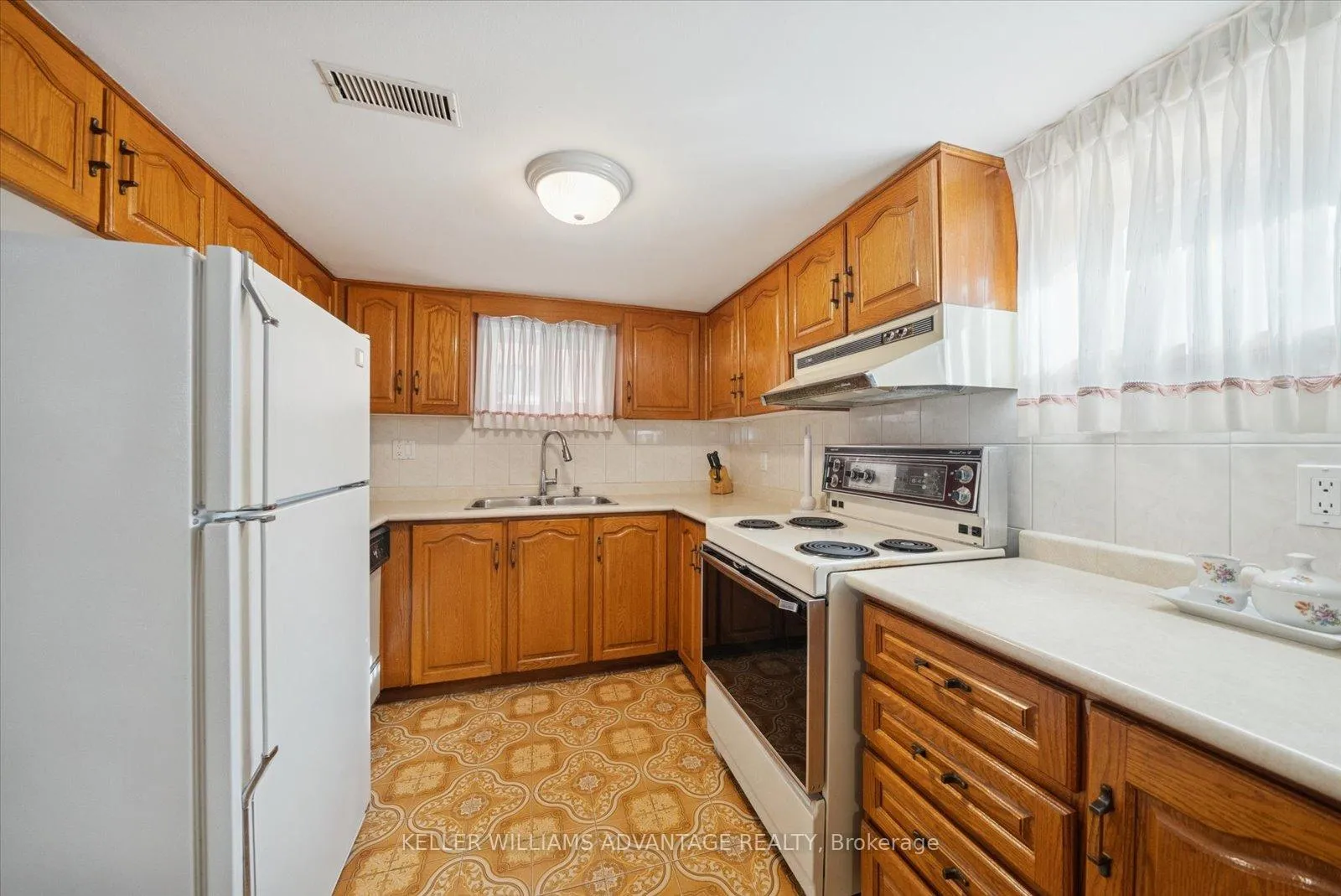 Photo 20 of 63 Boem Avenue, Scarborough, Wexford-Maryvale — HOMEH