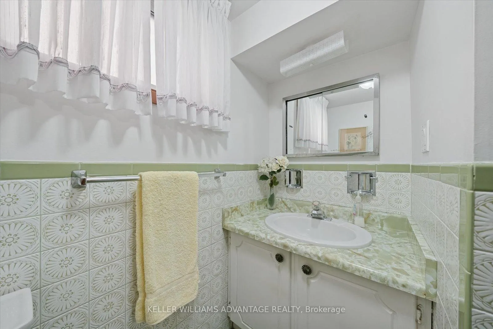 Photo 23 of 63 Boem Avenue, Scarborough, Wexford-Maryvale — HOMEH