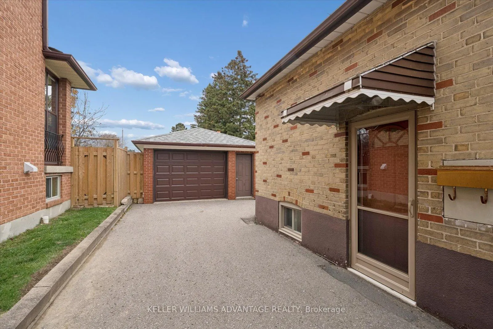 Photo 27 of 63 Boem Avenue, Scarborough, Wexford-Maryvale — HOMEH