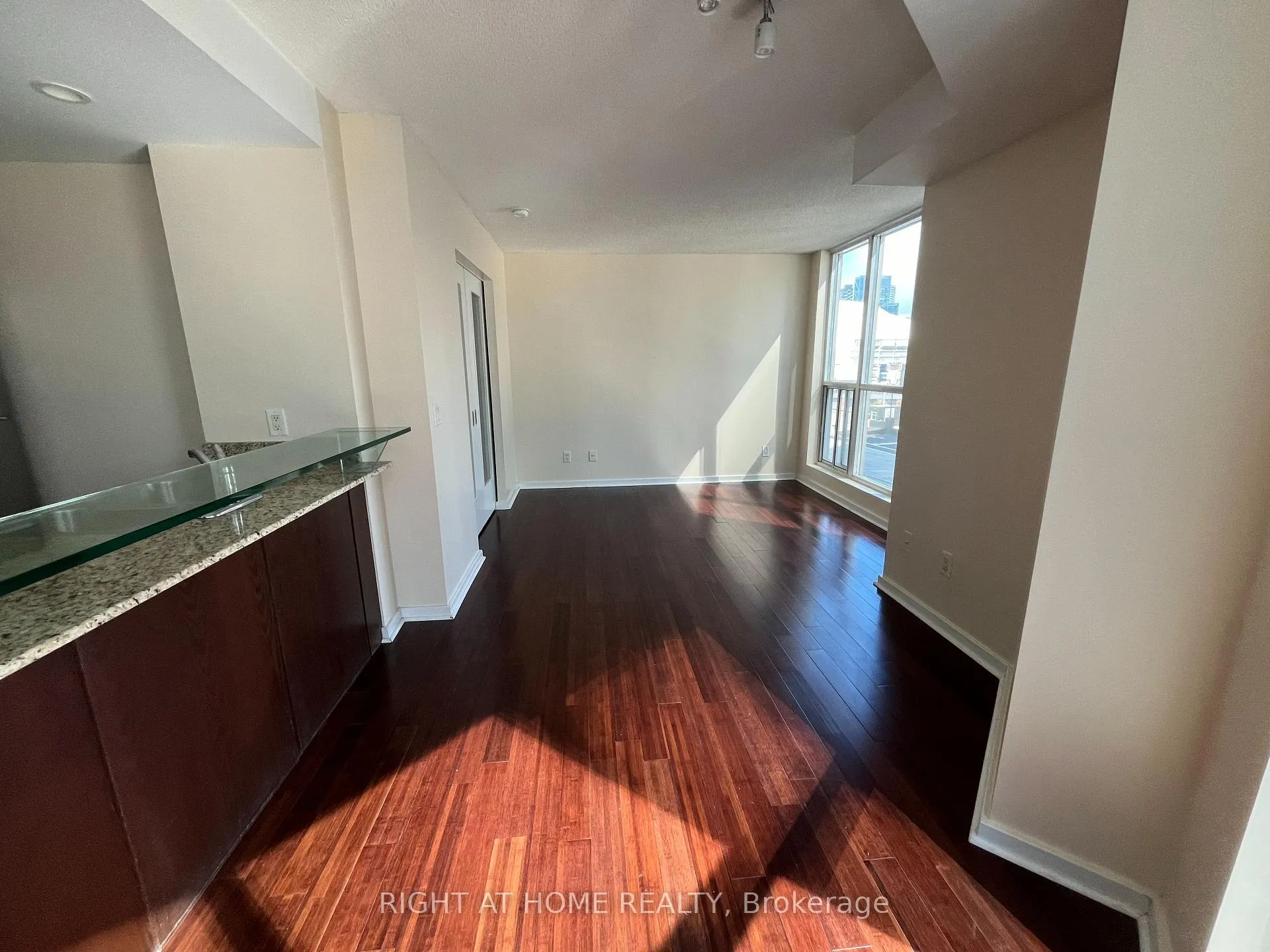 Photo 3 of Unit 1013, 208 Queens Quay, Toronto, Waterfront Communities — HOMEH
