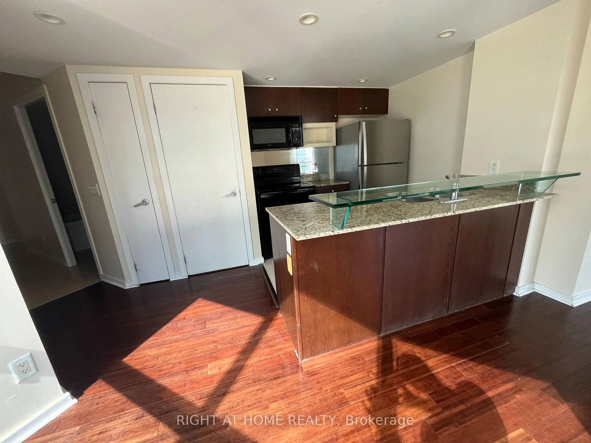Photo 5 of Unit 1013, 208 Queens Quay, Toronto, Waterfront Communities — HOMEH