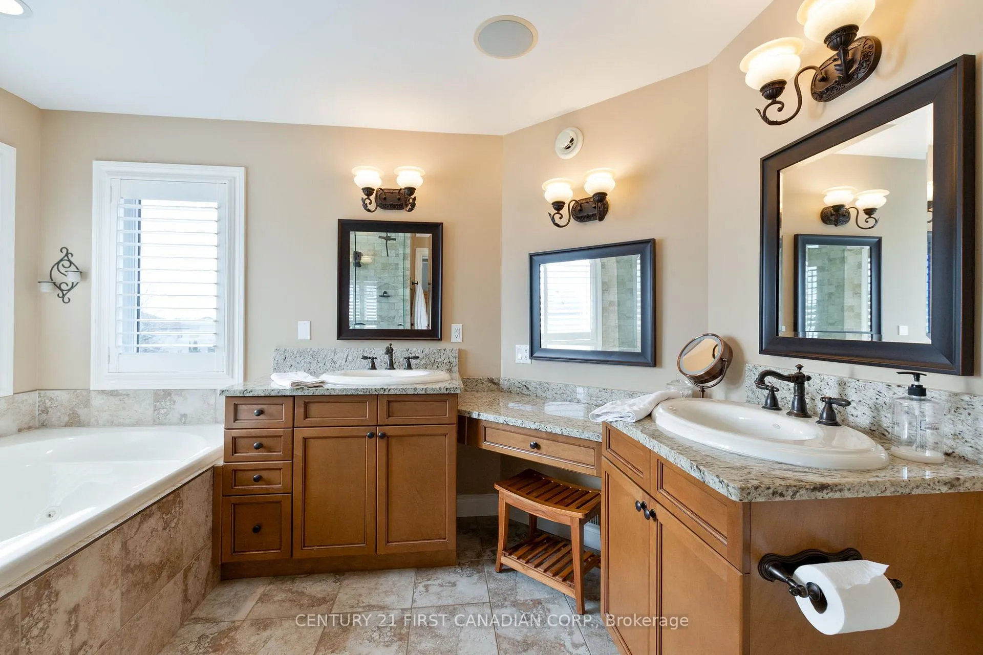 Photo 23 of 27 Wood Lily Lane, Middlesex Centre, Kilworth — HOMEH