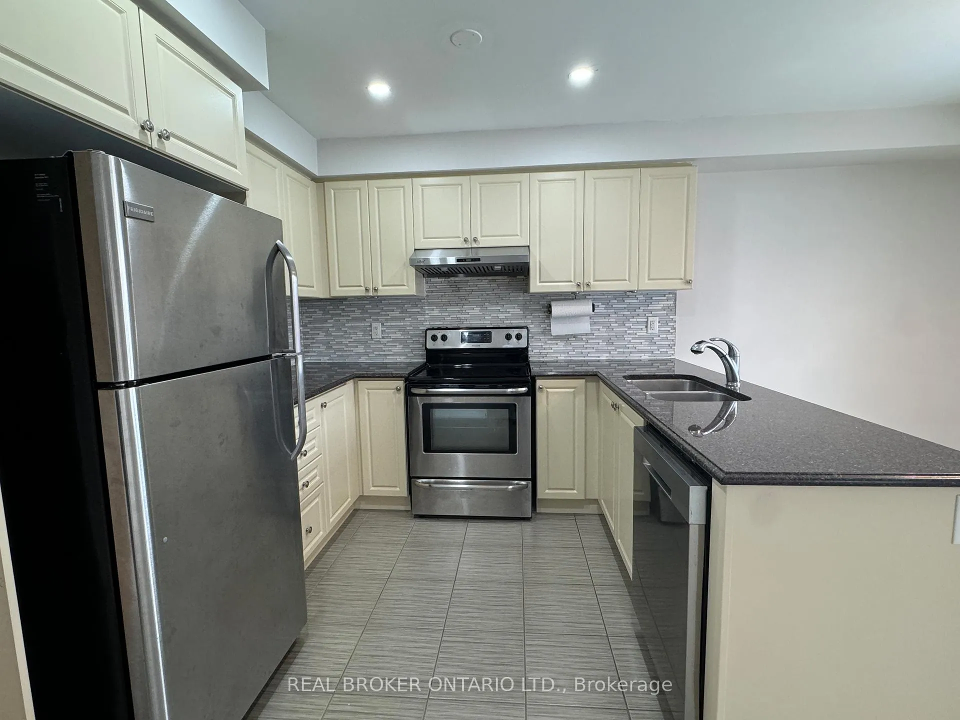 Photo 6 of 9948 Mccowan Road, Markham, Berczy — HOMEH