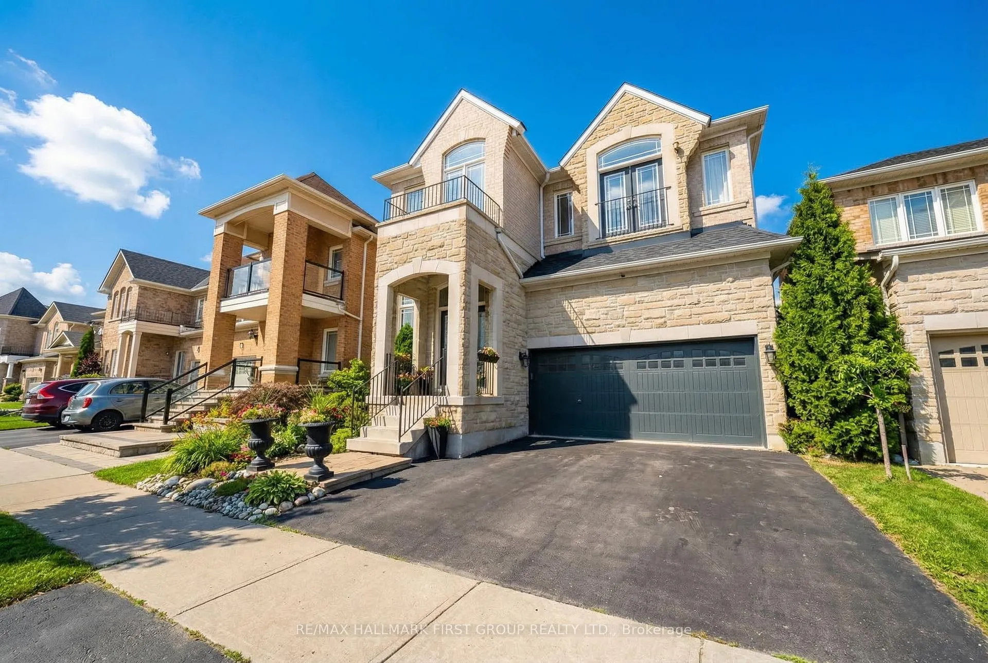 Photo 2 of 3 Abraham Court, Ajax, Northeast Ajax — HOMEH