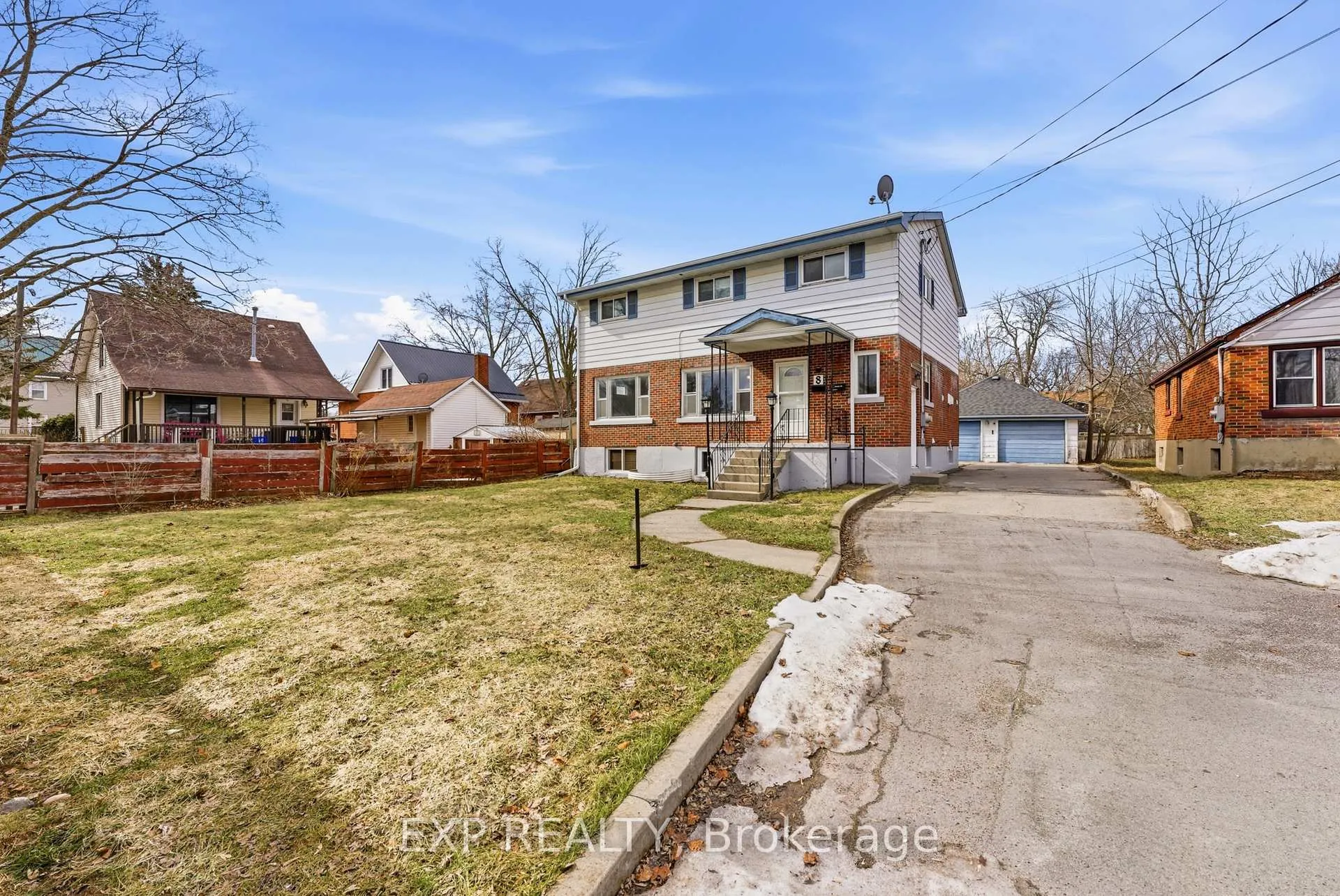 Photo 2 of 8 Reynolds Crescent, Belleville, Belleville Ward — HOMEH