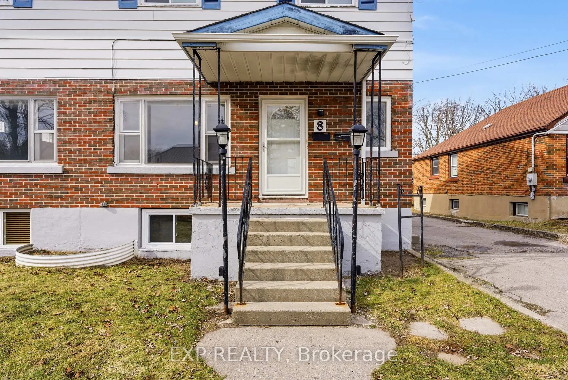 Photo 3 of 8 Reynolds Crescent, Belleville, Belleville Ward — HOMEH