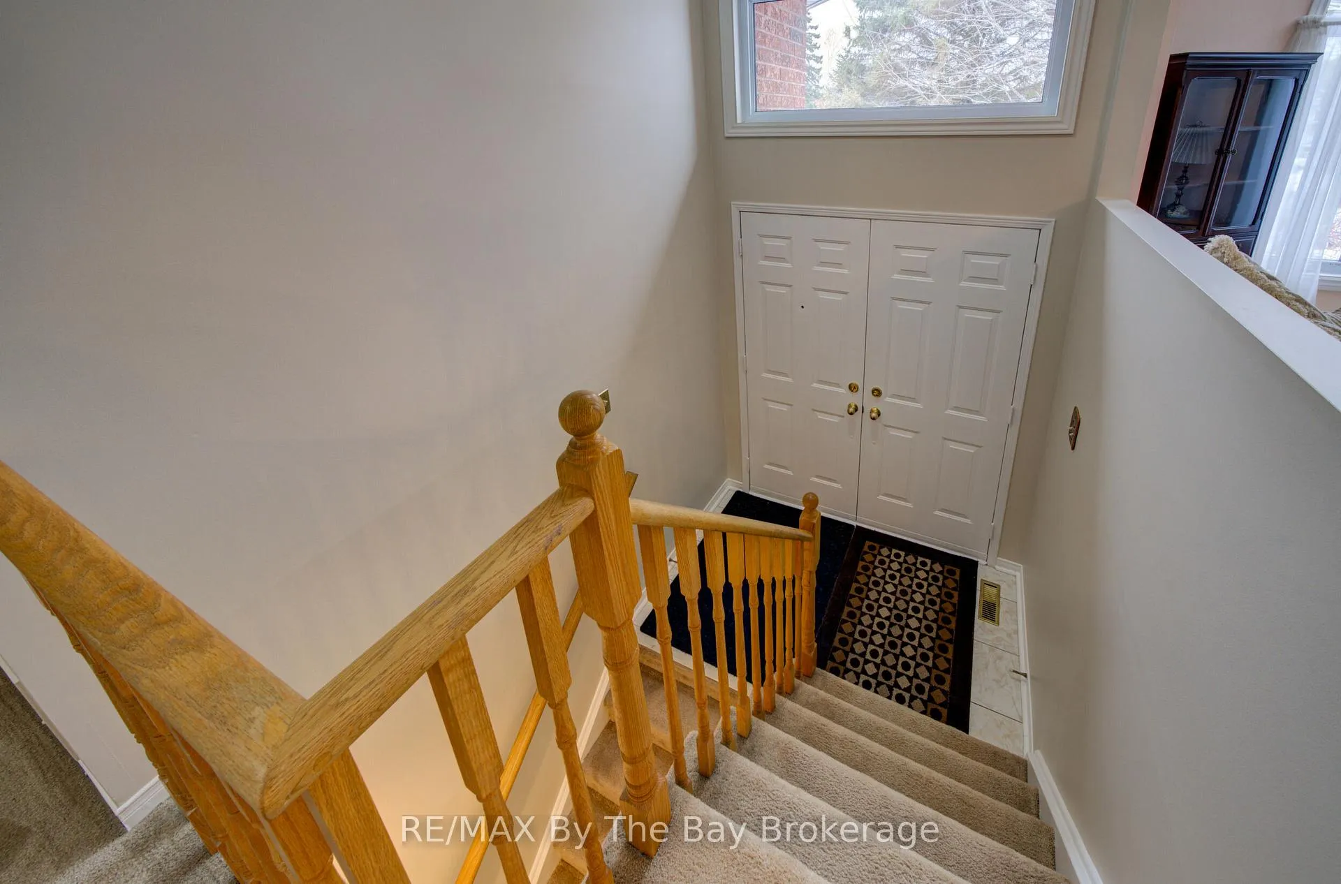 Photo 2 of 26 Brouwer Crescent, Wasaga Beach — HOMEH