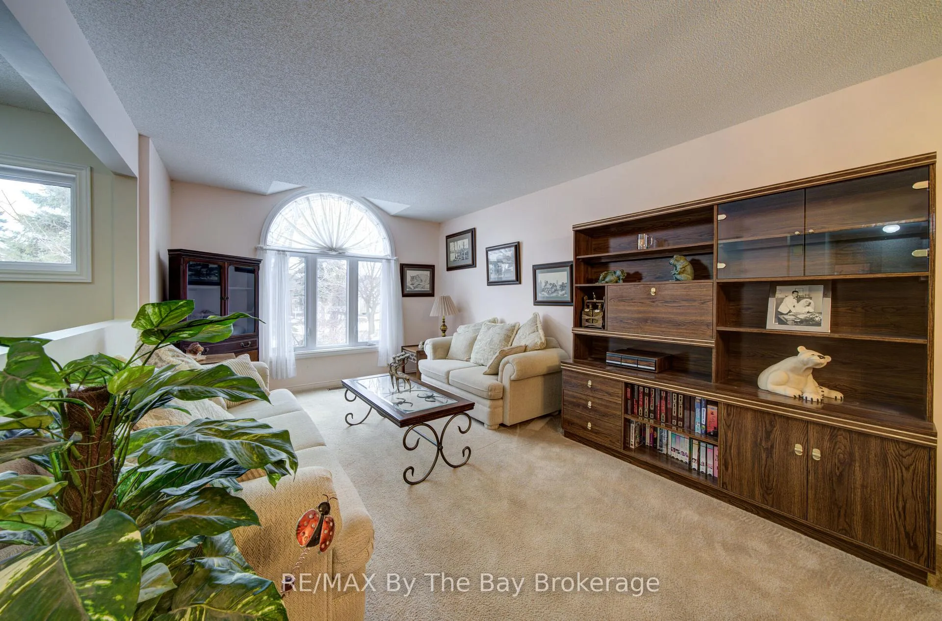 Photo 5 of 26 Brouwer Crescent, Wasaga Beach — HOMEH