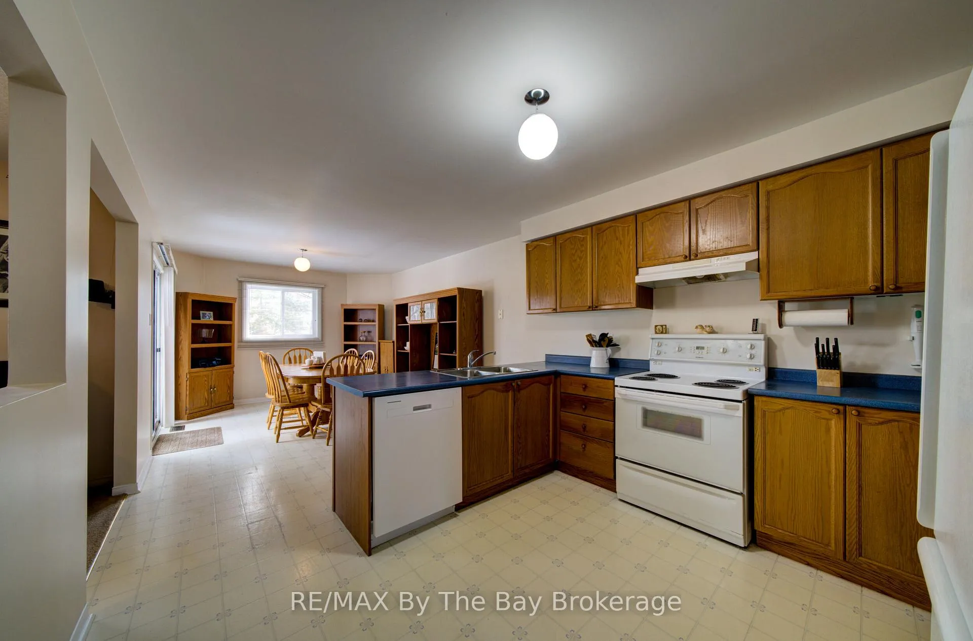 Photo 7 of 26 Brouwer Crescent, Wasaga Beach — HOMEH