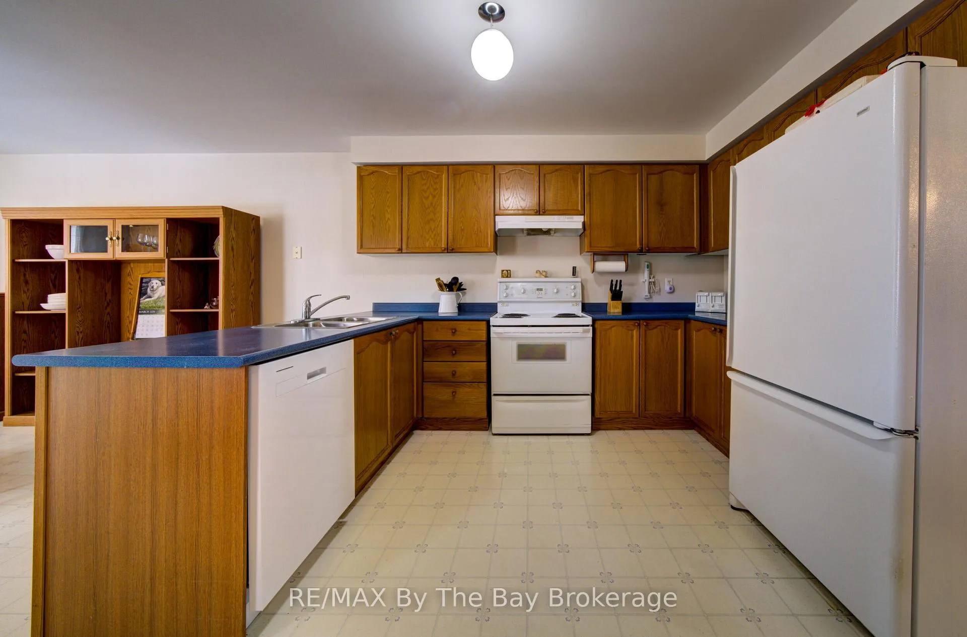 Photo 8 of 26 Brouwer Crescent, Wasaga Beach — HOMEH