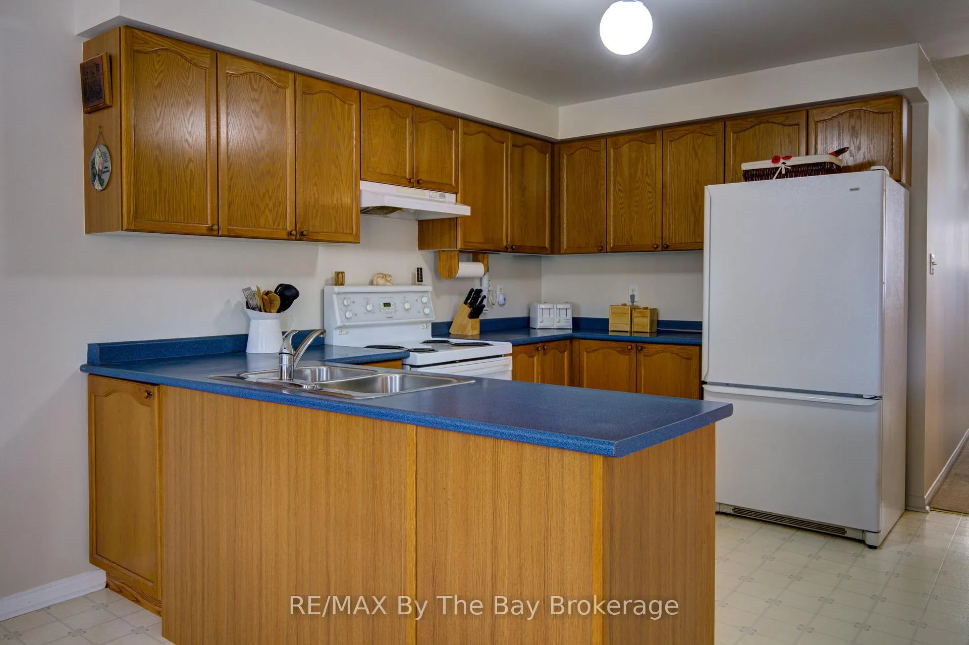 Photo 9 of 26 Brouwer Crescent, Wasaga Beach — HOMEH