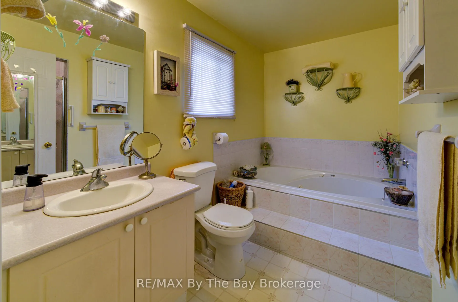 Photo 16 of 26 Brouwer Crescent, Wasaga Beach — HOMEH
