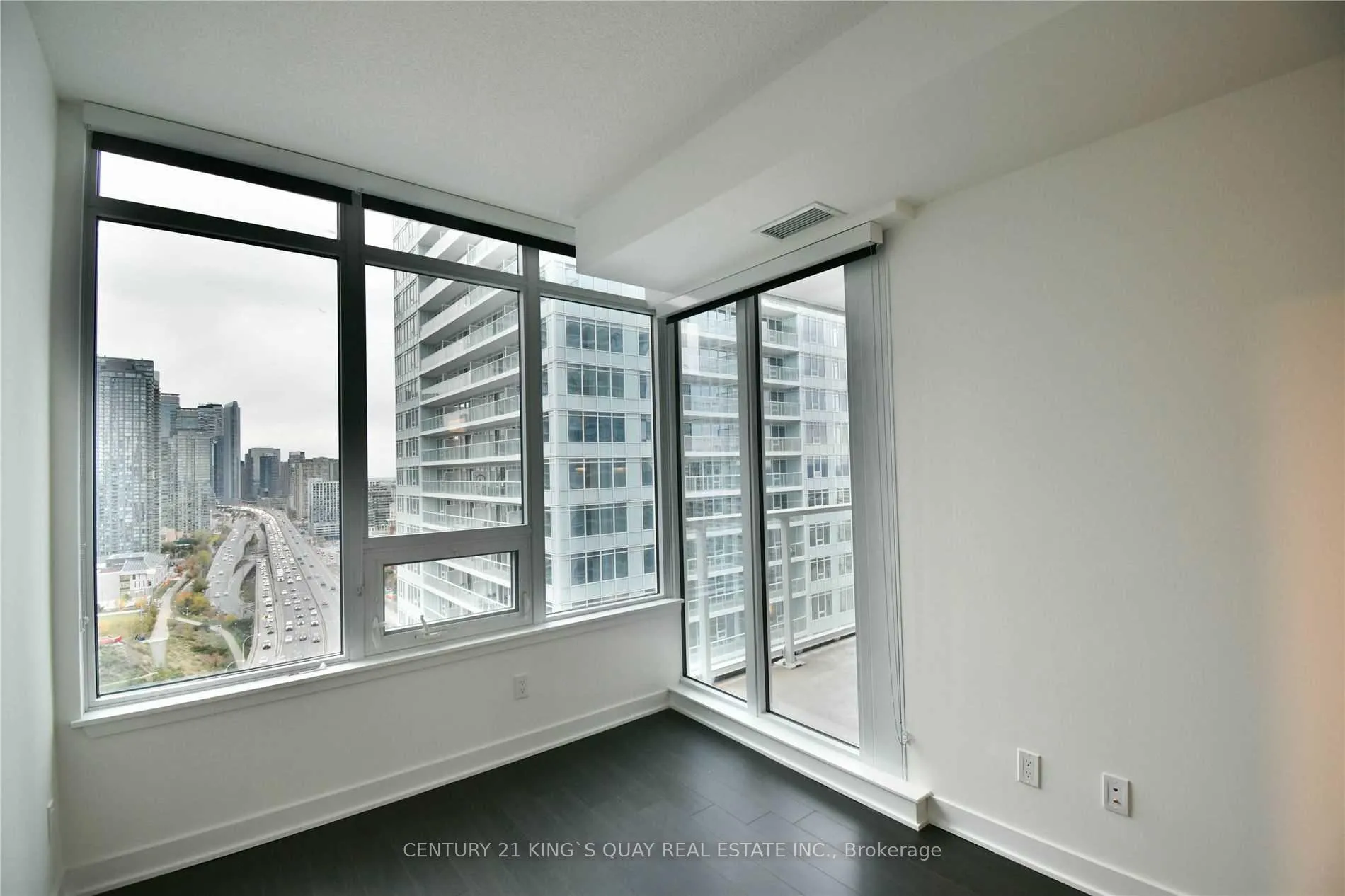 Photo 3 of Unit 2607, 19 Bathurst Street, Toronto, Waterfront Communities — HOMEH