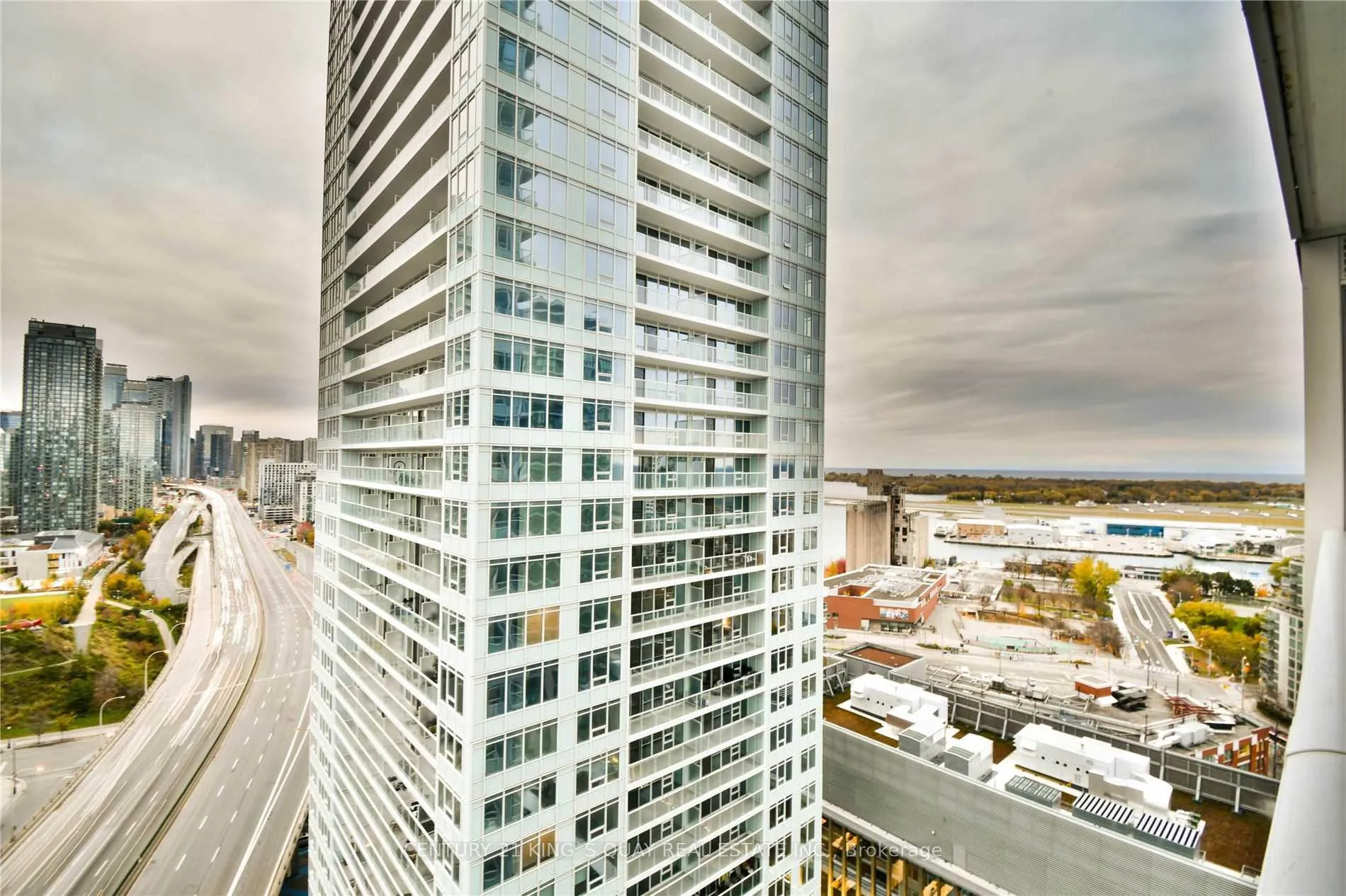 Photo 16 of Unit 2607, 19 Bathurst Street, Toronto, Waterfront Communities — HOMEH