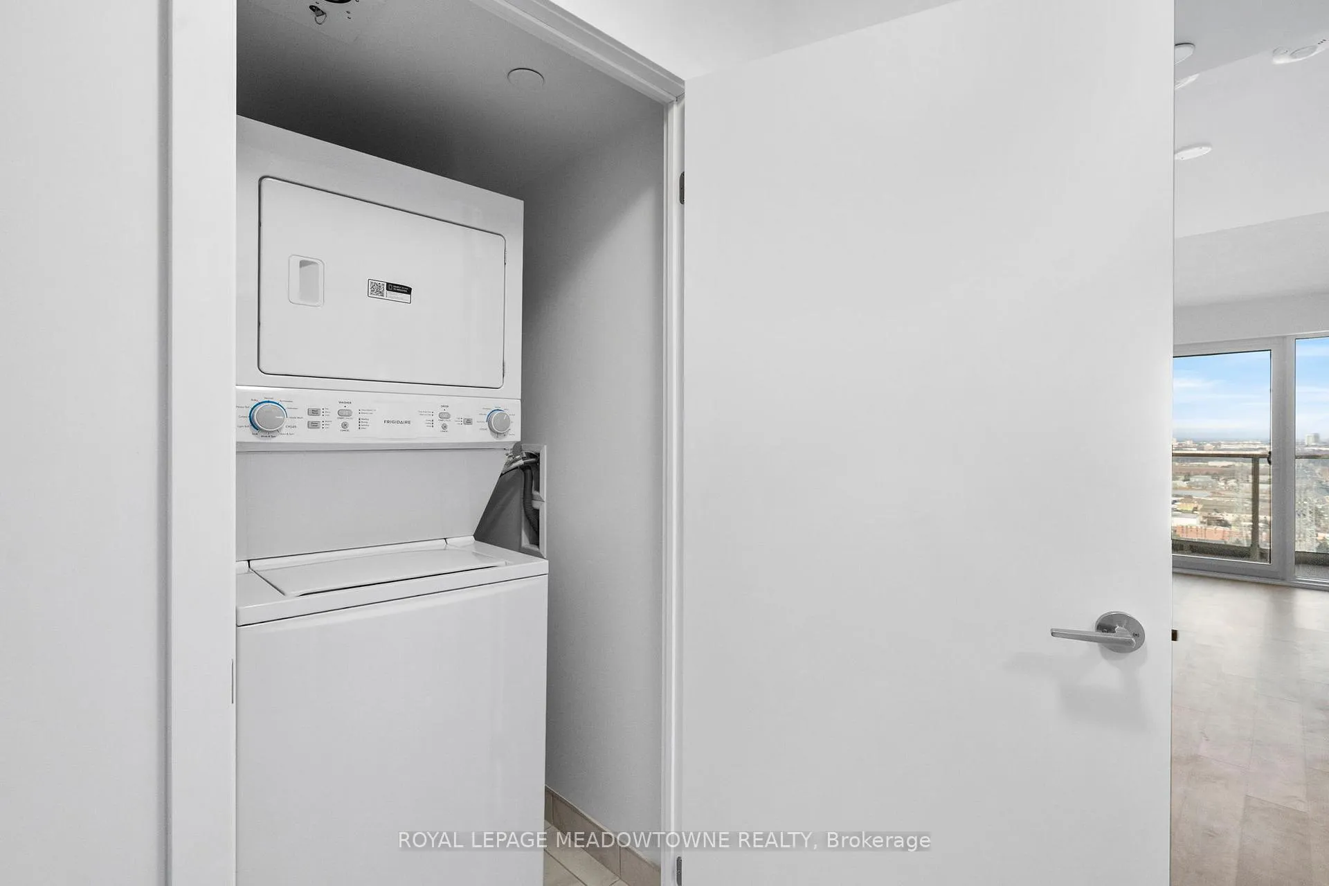 Photo 5 of Unit 2304, 1010 Sandy Beach Road, Pickering, Bay Ridges — HOMEH